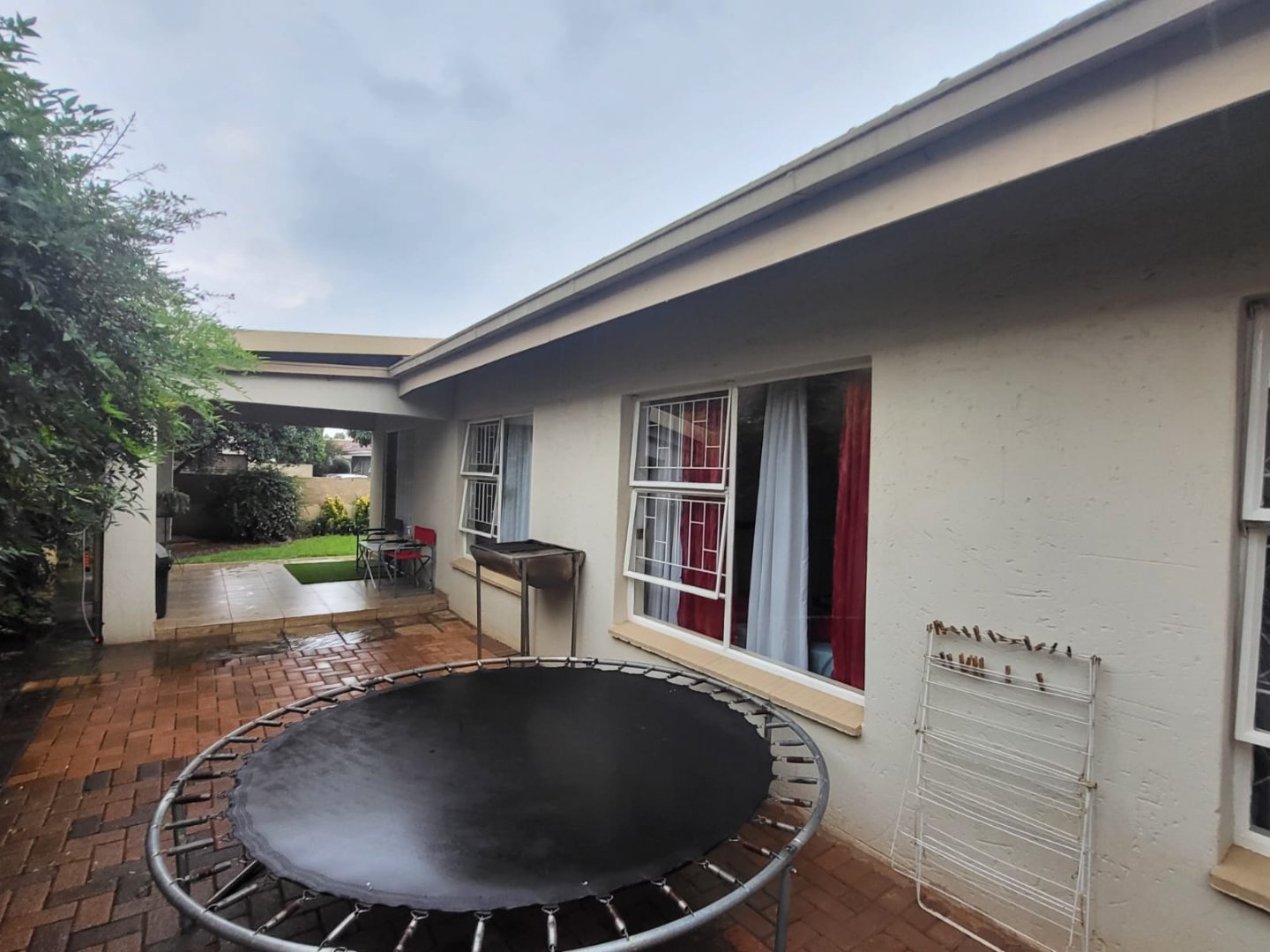 Lovely three bedroom townhouse on the river.