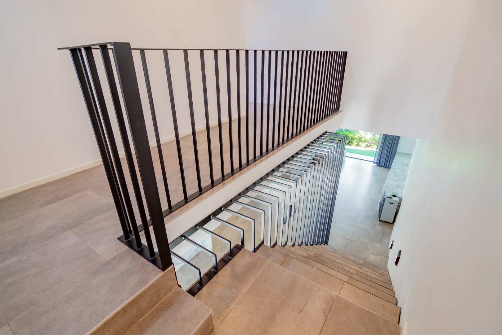 Modern 3 Bed Hyde Park Townhouse with Solar, PJ Lounge & Double Garage