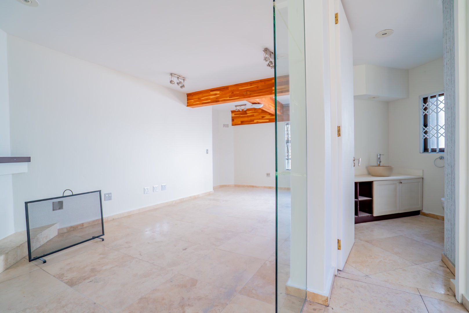Grand Inanda Residence with Exceptional Bones – 1,003m² Under Roof on 1,859m² Stand