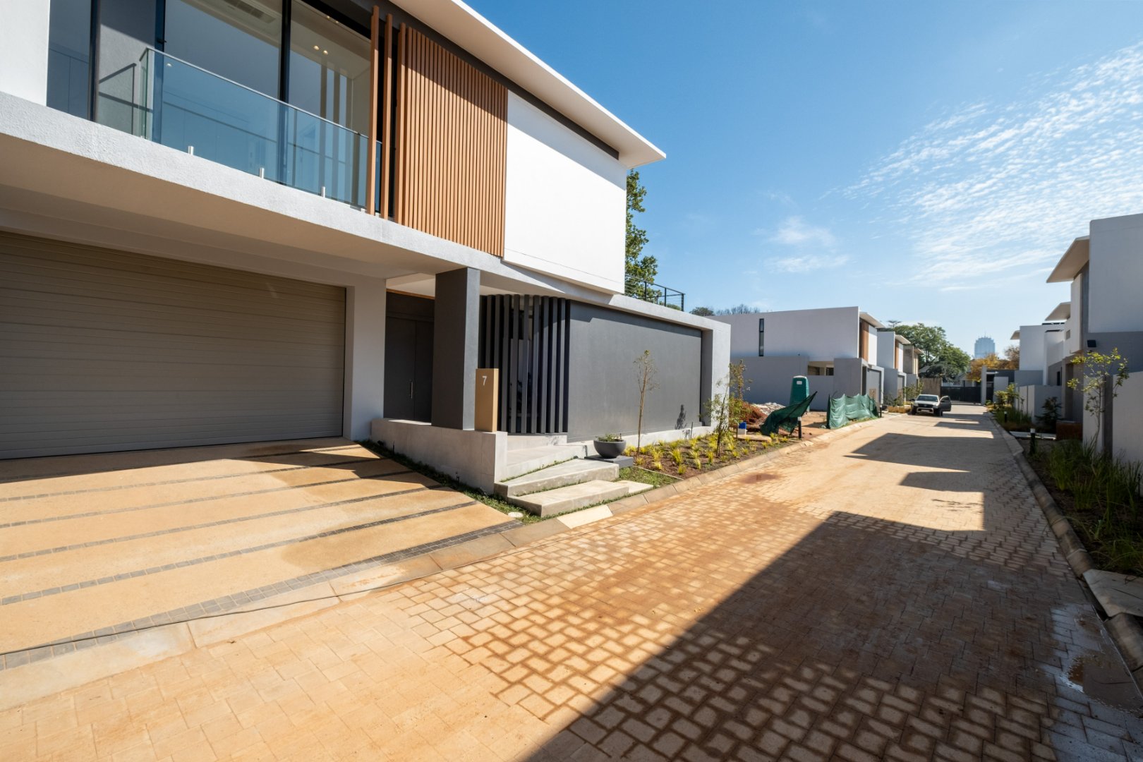 Off-Plan Freehold Luxury in a 24-Hour Boomed Atholl Enclave: Four Final Stands, 12-Month Build