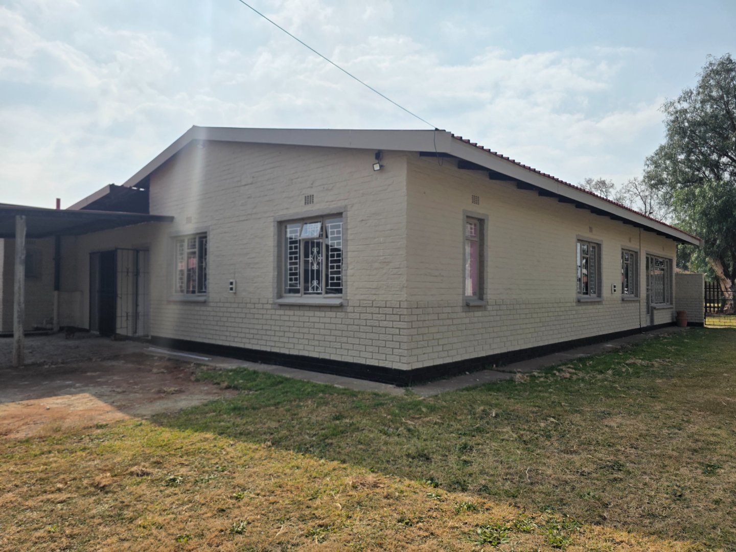 SIDE VIEW