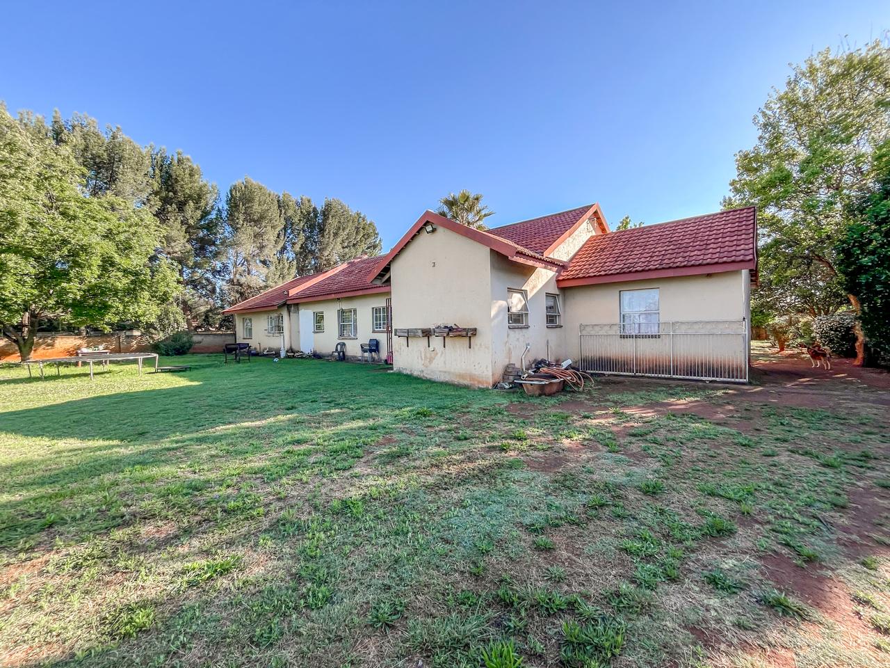 Spacious 5 Bedroom Family Home 