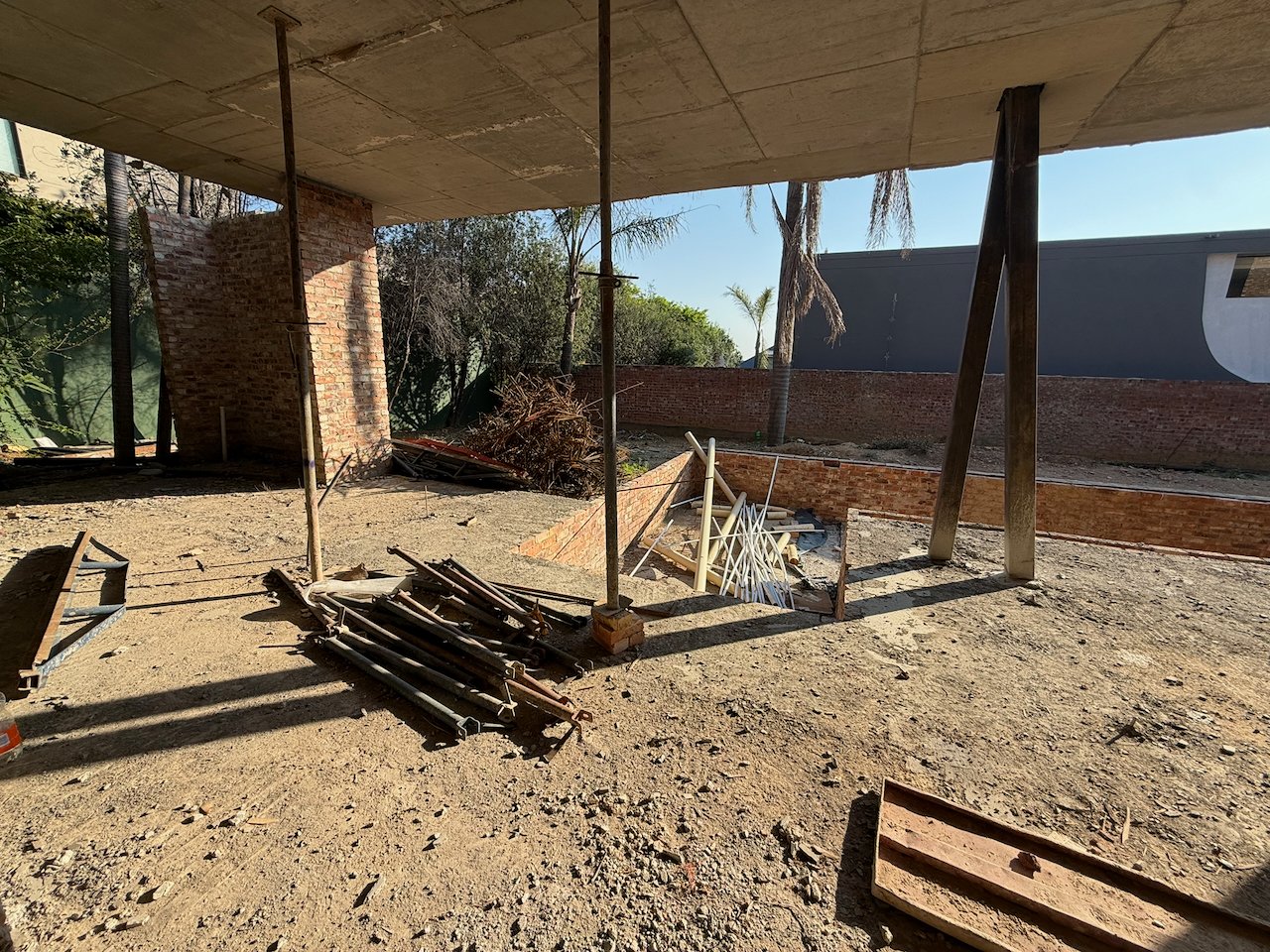 Choose Your Finishes: 670 m² Villa Behind a Double Boom in Sandhurst