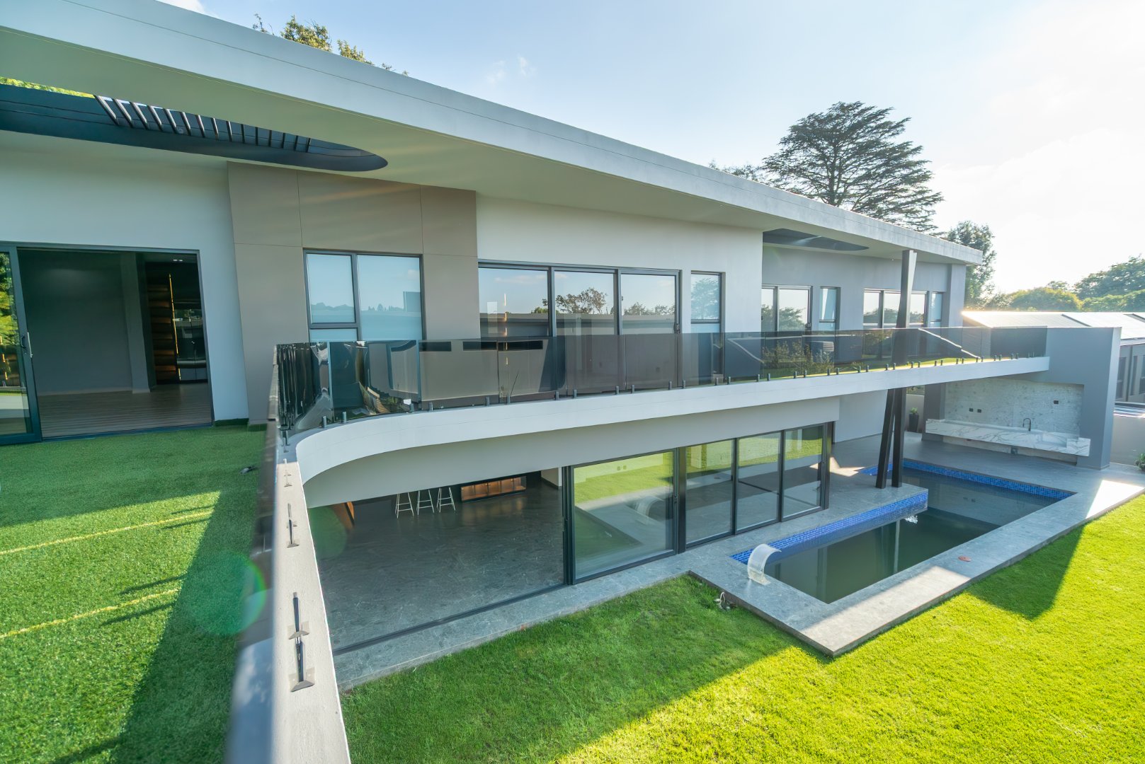 Ultra Exclusive Hyde Park Cluster Living Move In Ready Luxury Residence
