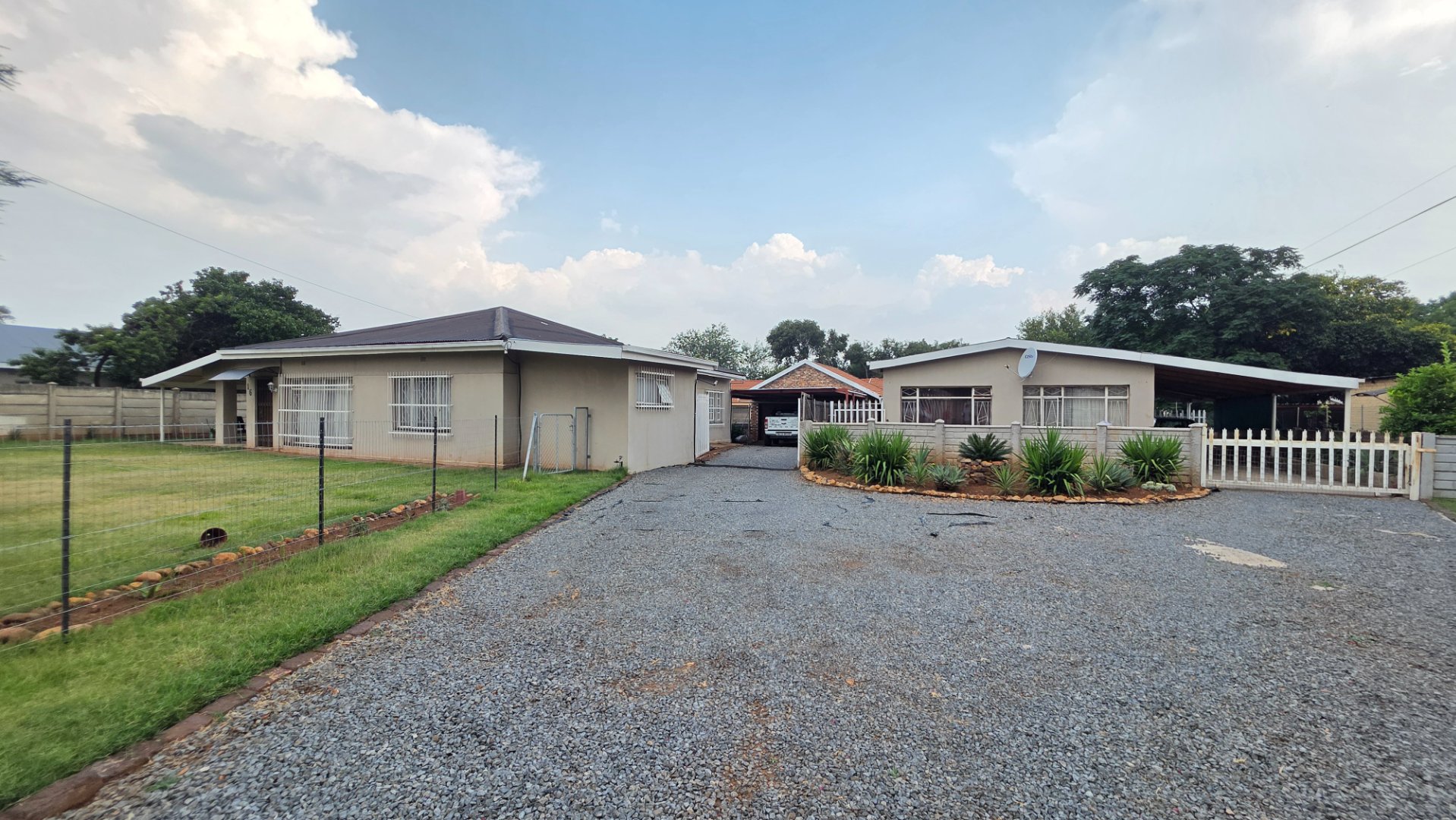 A DOUBLE DELIGHT PROPERTY WITH A THREE BEDROOM MAIN DWELLING AND A TWO BEDROOM FLATLET THAT MAKES THIS A PERFECT INVESTMENT OR OPPERTUNITY TO AN EXTENDED FAMILY