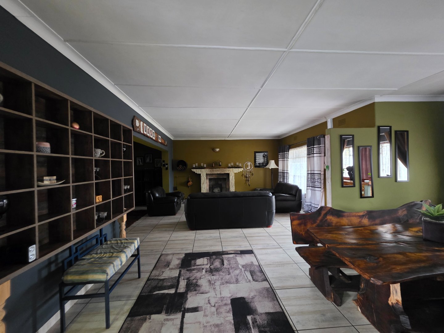 OPEN PLAN LOUNGE/DINER