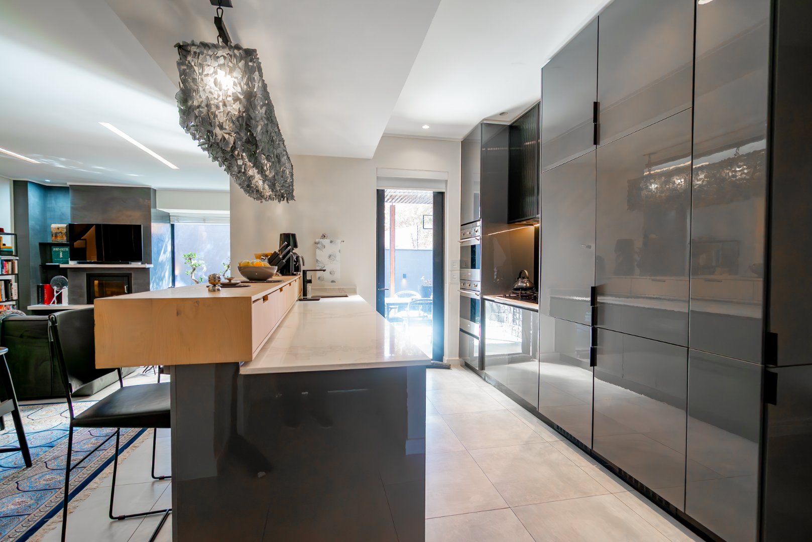 Ultra-Luxury 3 Bed Duplex Villa in Hyde Park | Pool, Staff Suite & Backup Power