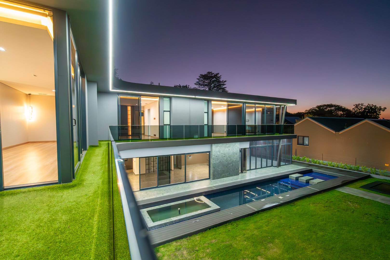 Move In for Christmas: 760 m² Villa Behind a Double Boom in Sandhurst