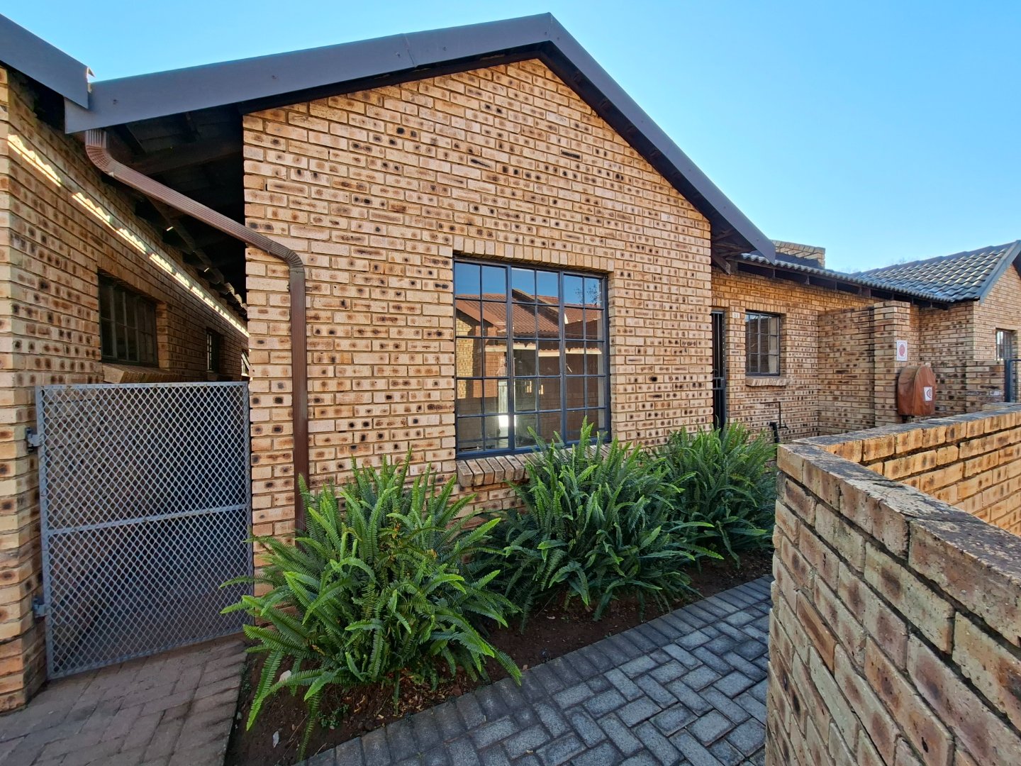 Neat and Modern 2-Bedroom Townhouse to Rent in Meyerton Central
