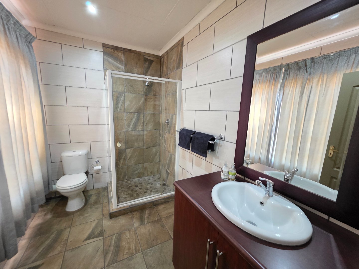 BATHROOM IN BACHELORS