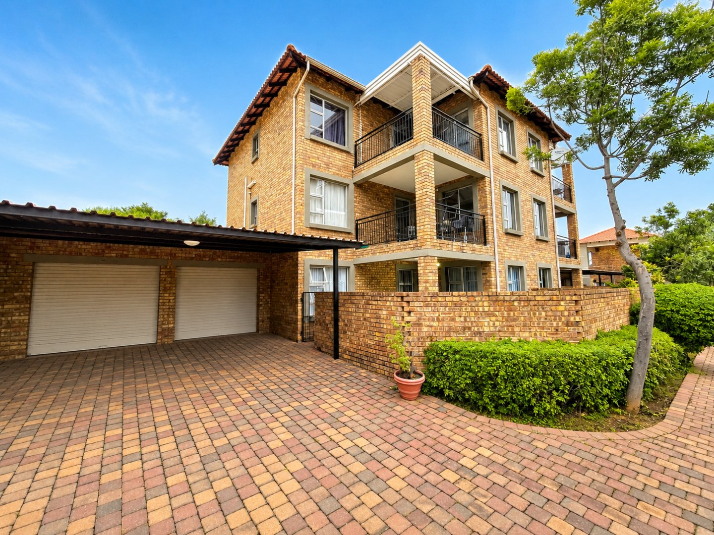 Modern Ground-floor 2-Bedroom Apartment!