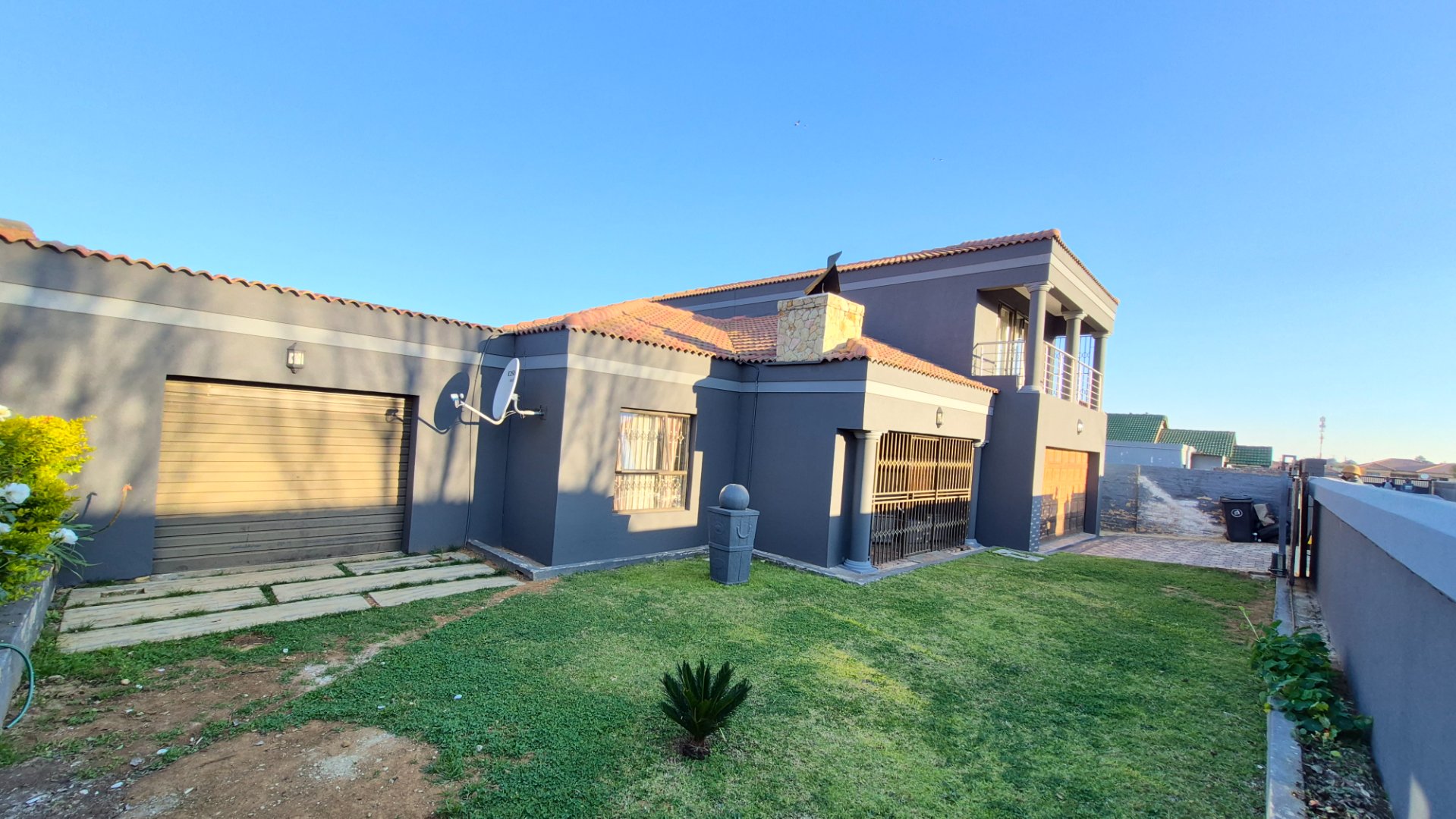 Family Home in Bergsig with 3 Garages and Flatlet