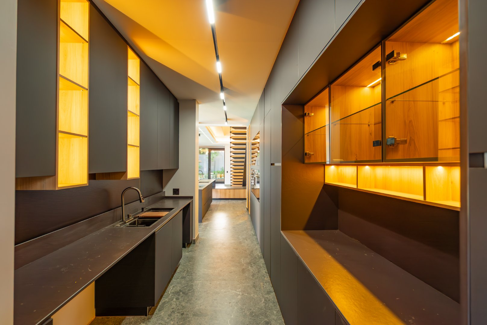 Ultra Exclusive Hyde Park Cluster Living Move In Ready Luxury Residence