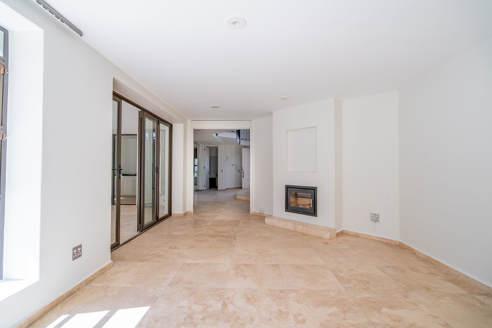 Grand Inanda Residence with Exceptional Bones – 1,003m² Under Roof on 1,859m² Stand