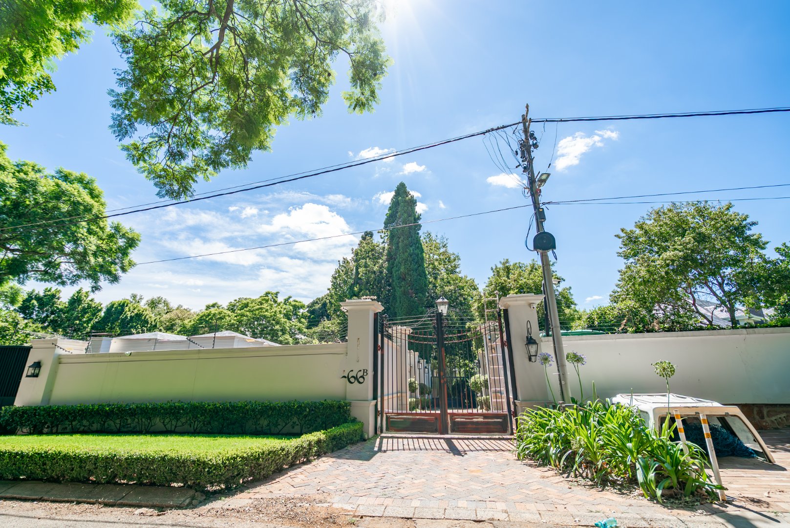 Grand Inanda Residence with Exceptional Bones – 1,003m² Under Roof on 1,859m² Stand