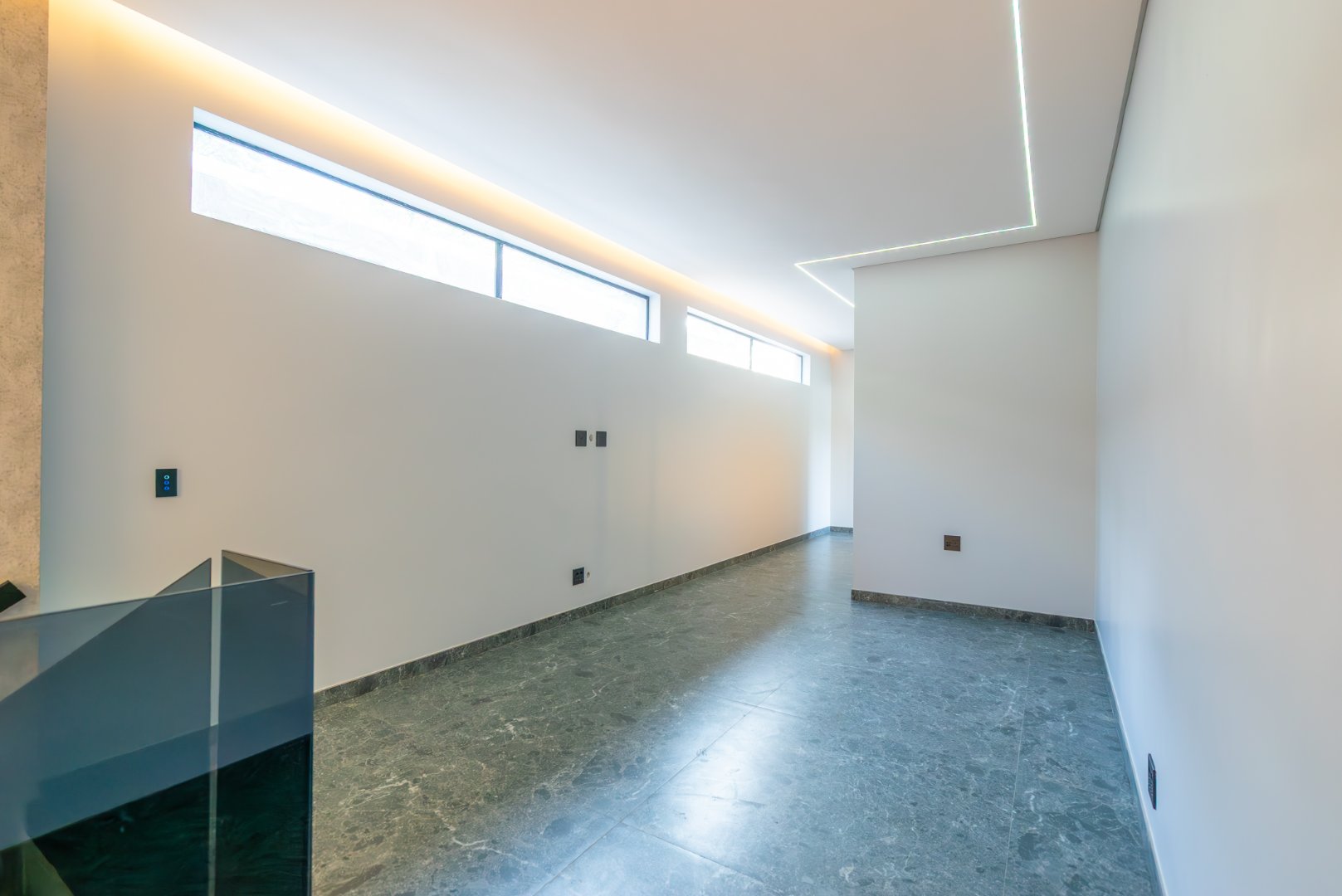 Ultra Exclusive Hyde Park Cluster Living Move In Ready Luxury Residence