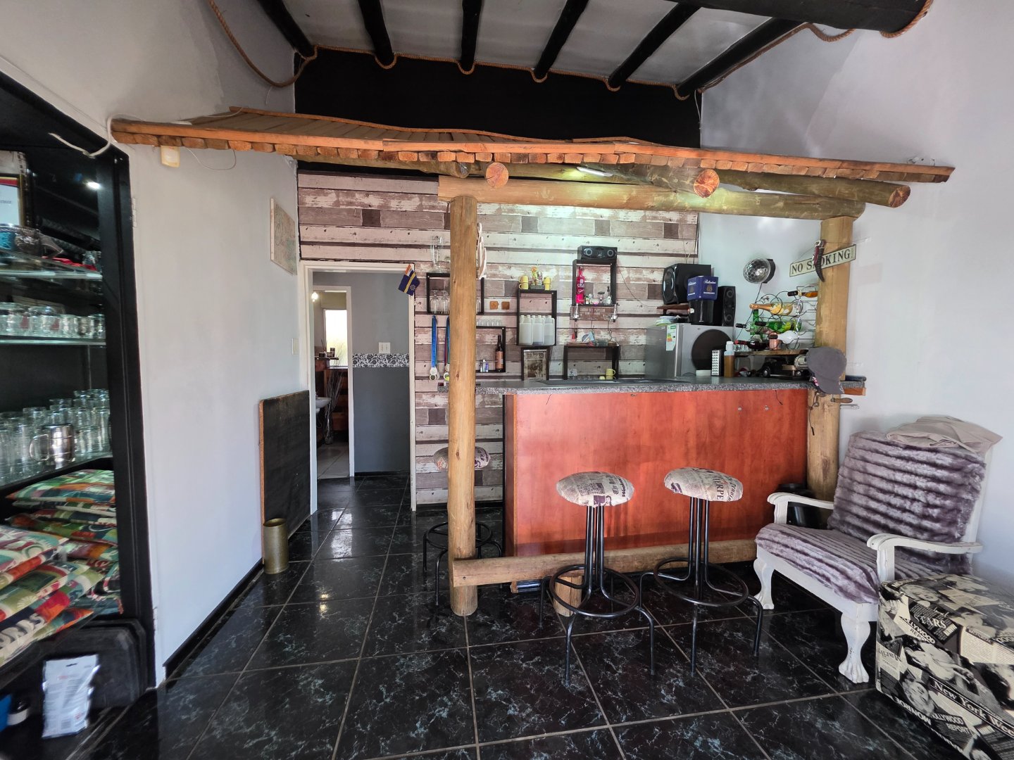 BAR AREA