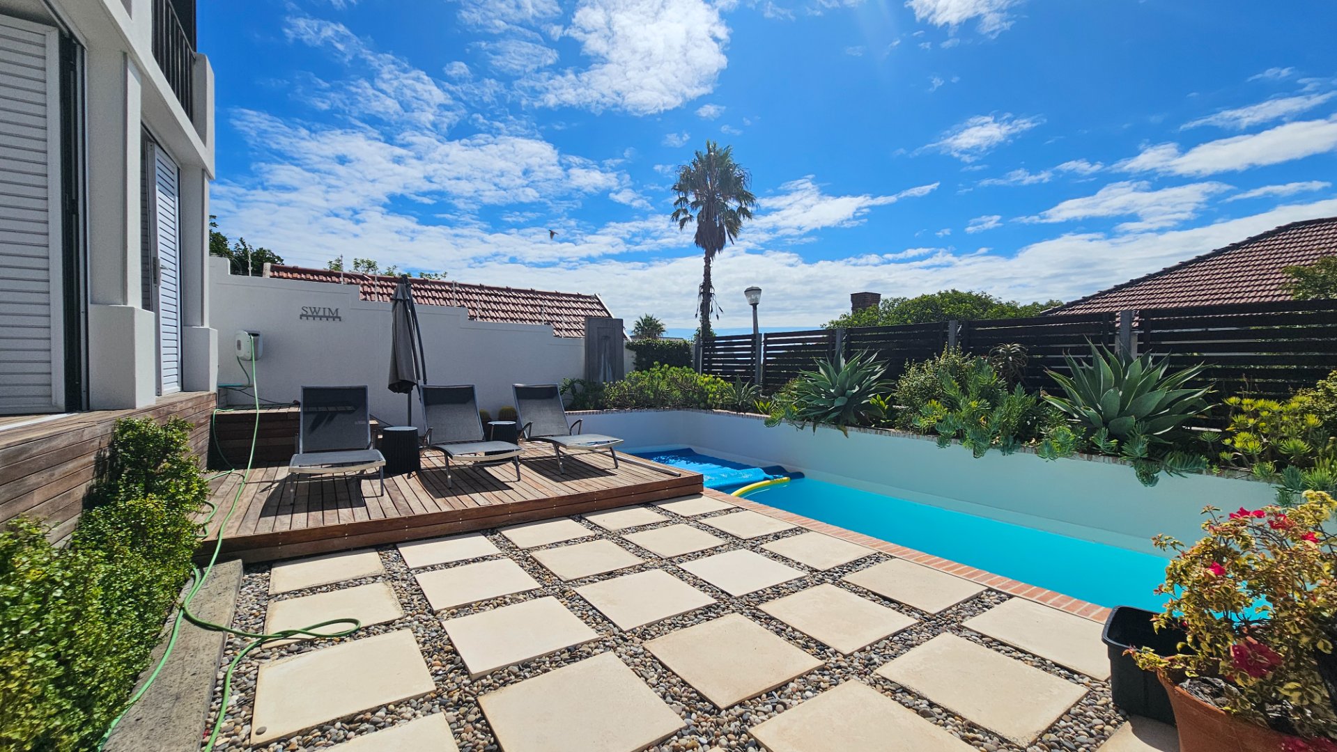 Luxury fully furnished 1 bedroom cottage with private terrace