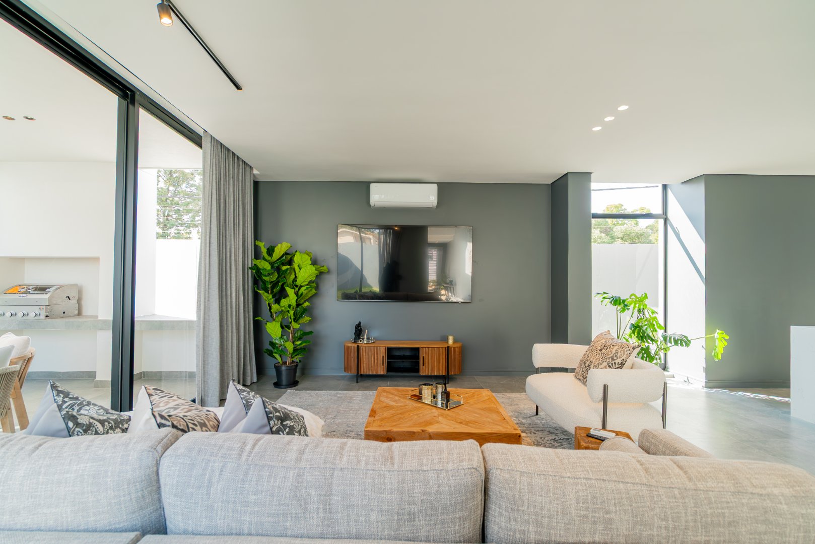 Off-Plan Freehold Luxury in a 24-Hour Boomed Atholl Enclave: Four Final Stands, 12-Month Build