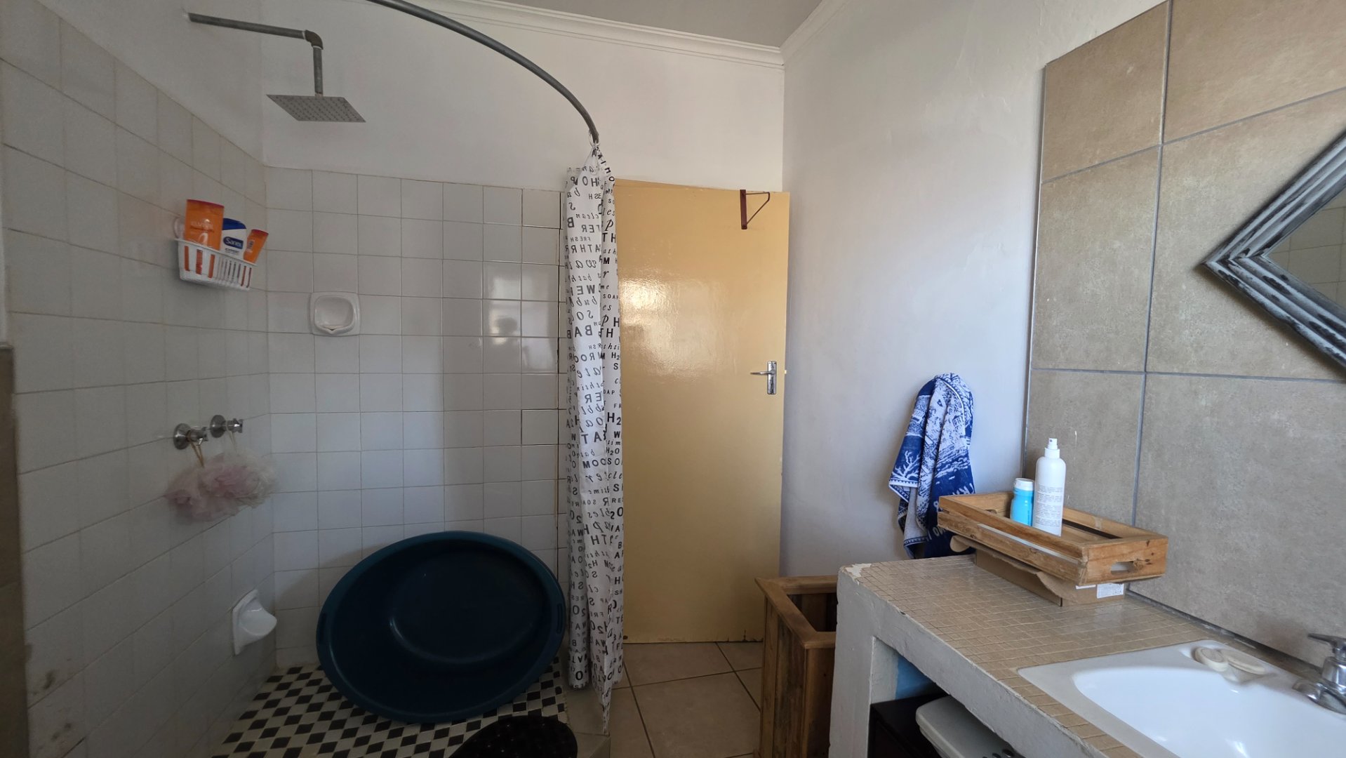 SHOWER BATHROOM 1 MAIN HOUSE