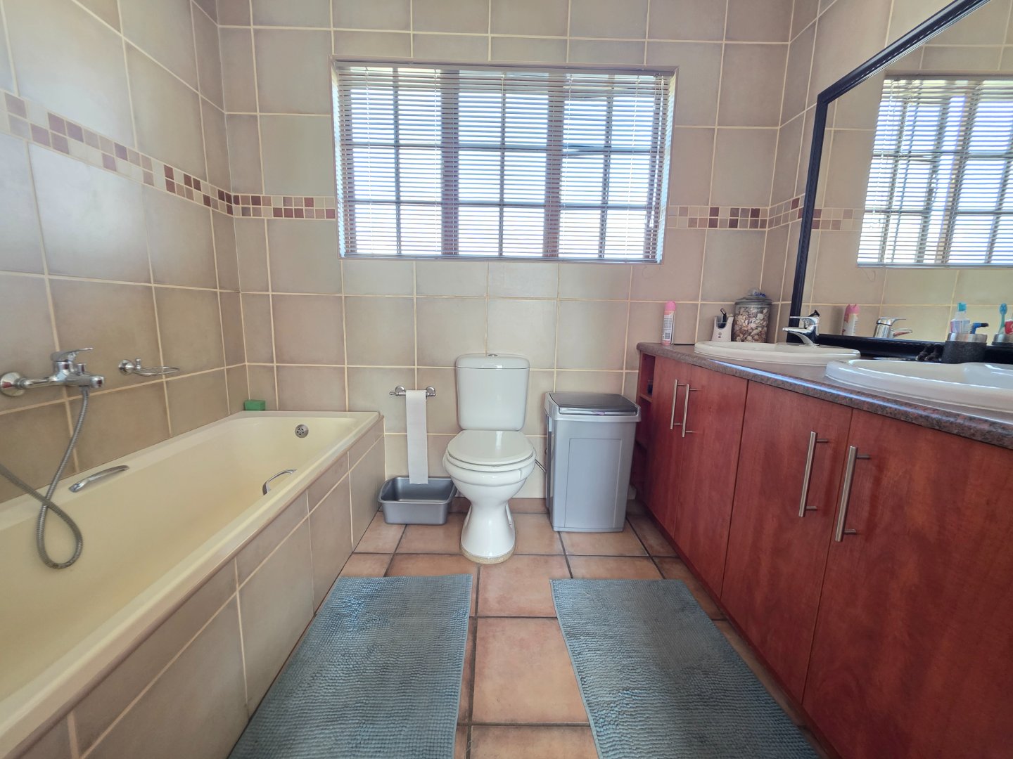 EN SUITE IN HOUSE 2