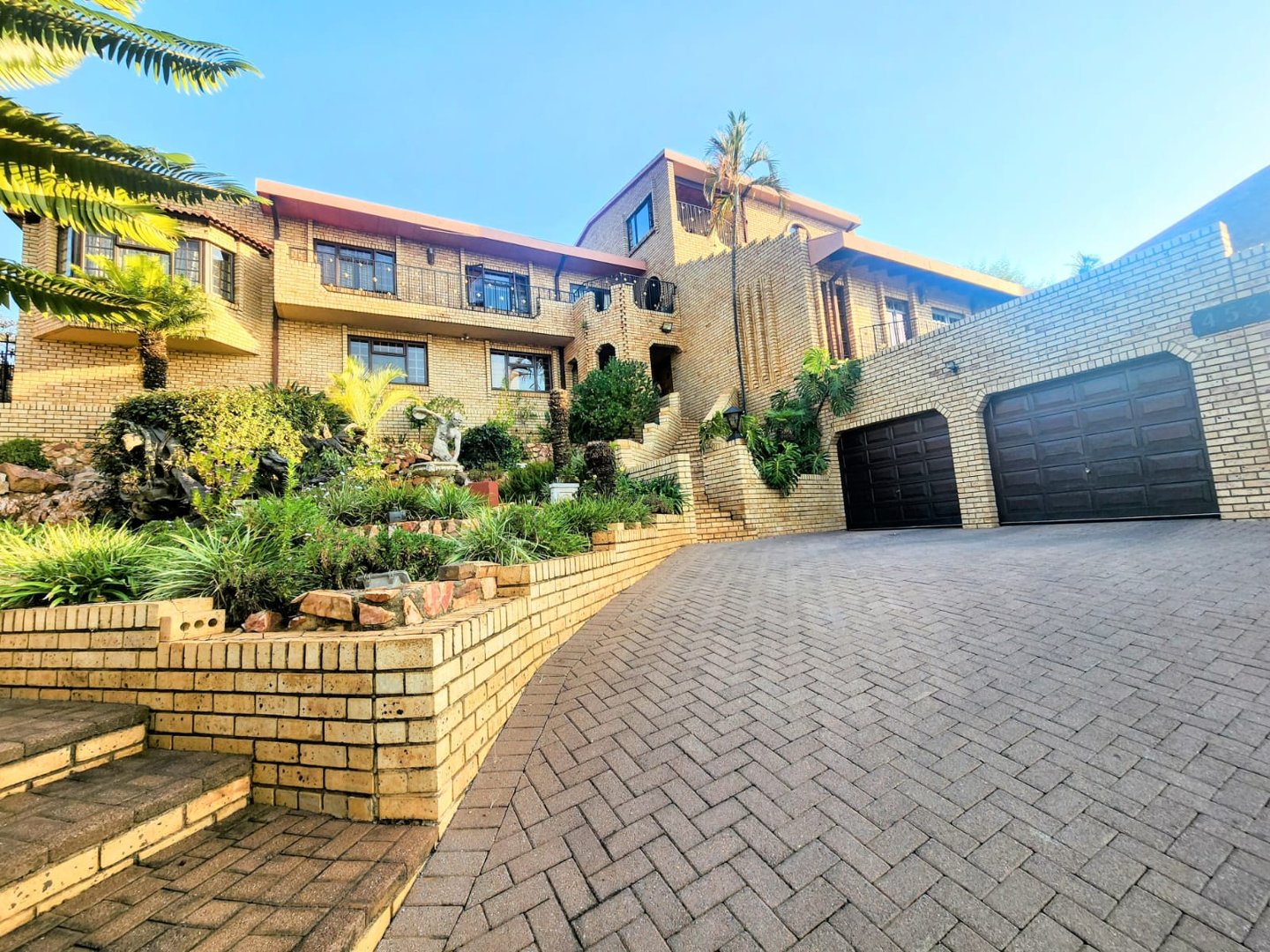 Magalieskruin - 3 x Storey Home – Comfort, Space & Style