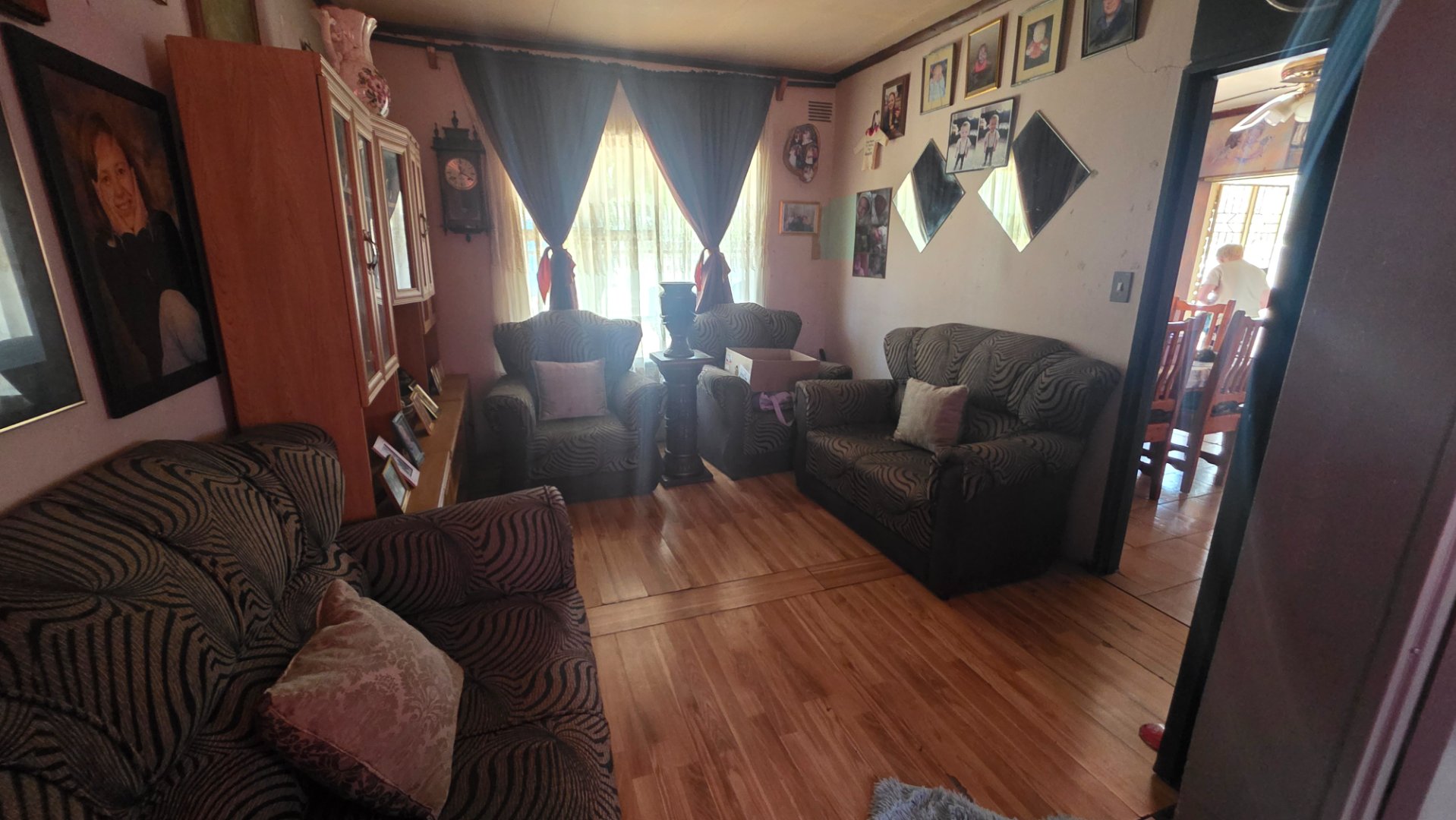 LOUNGE IN FLAT
