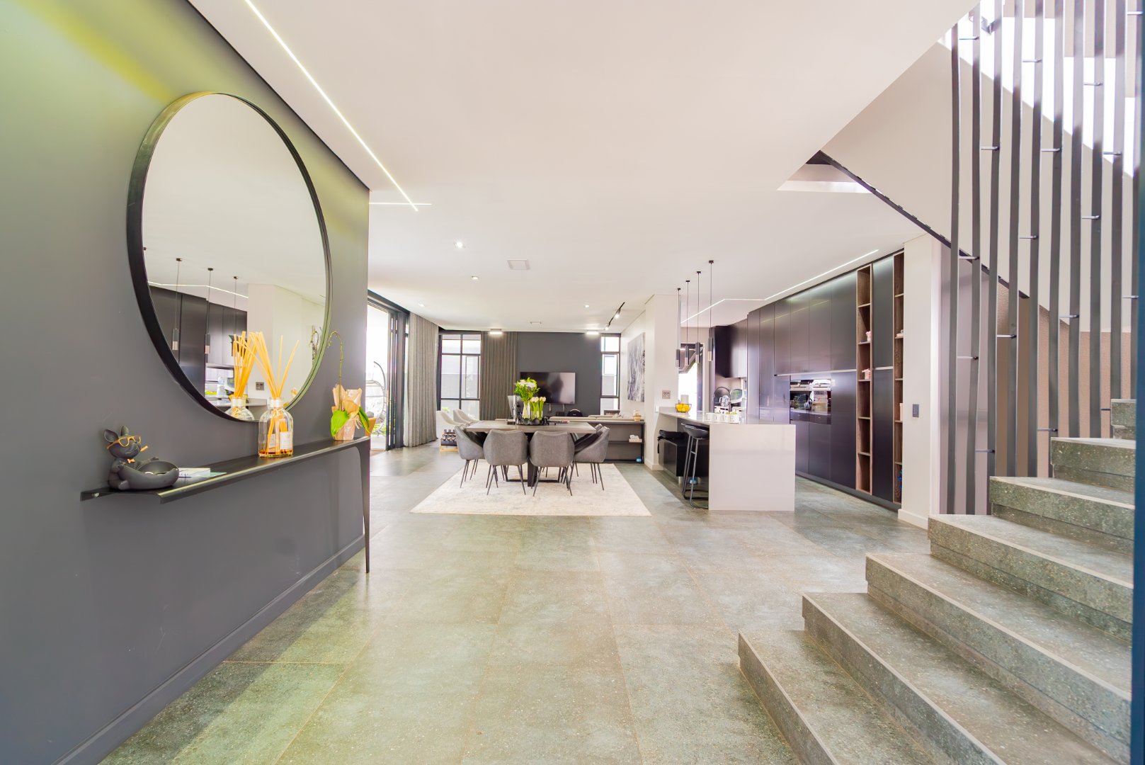 Luxury Cluster Living in an Elite Boomed Enclosure