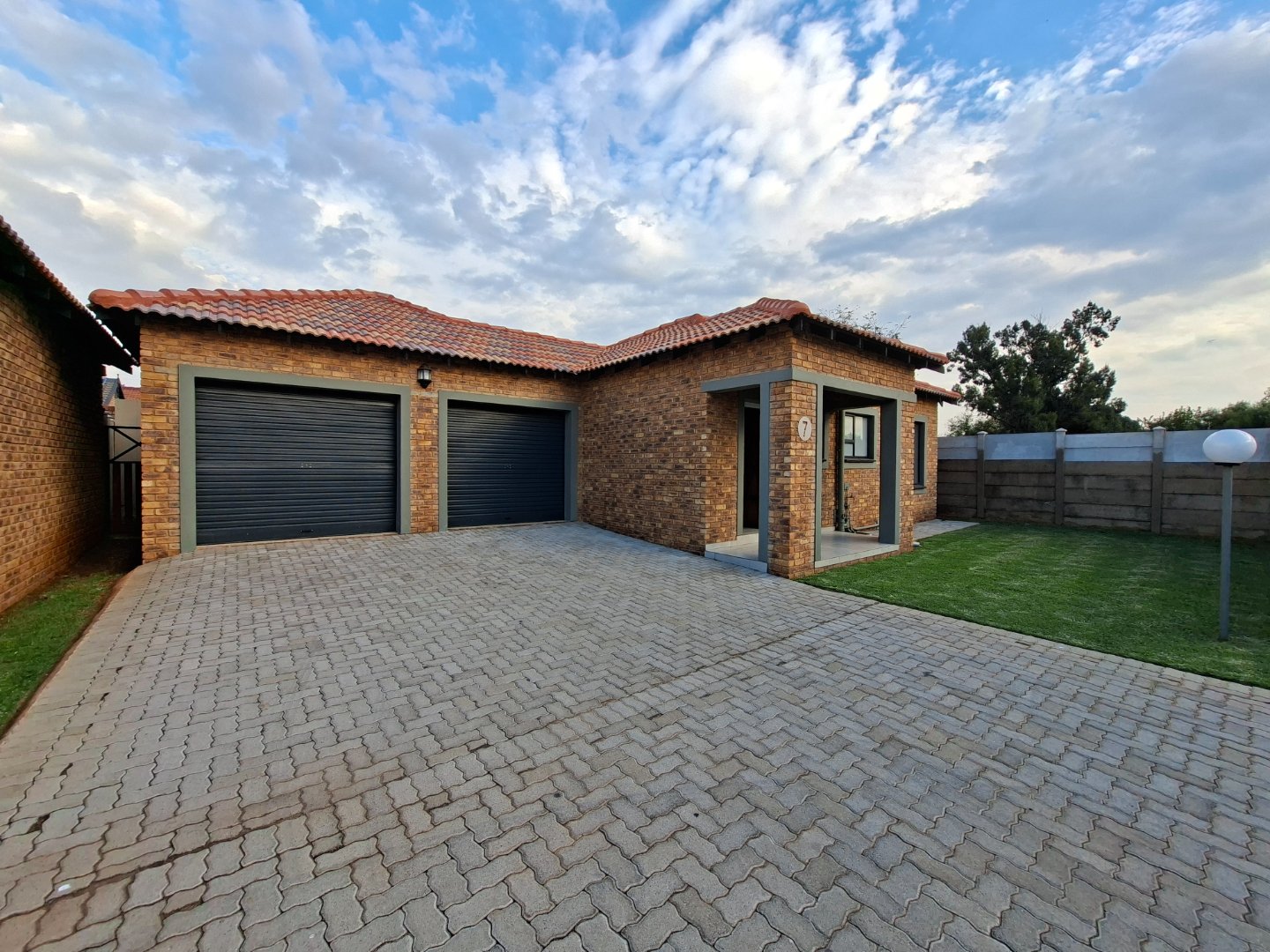 Charming Pet-Friendly 2-Bedroom Home with Cozy Backyard