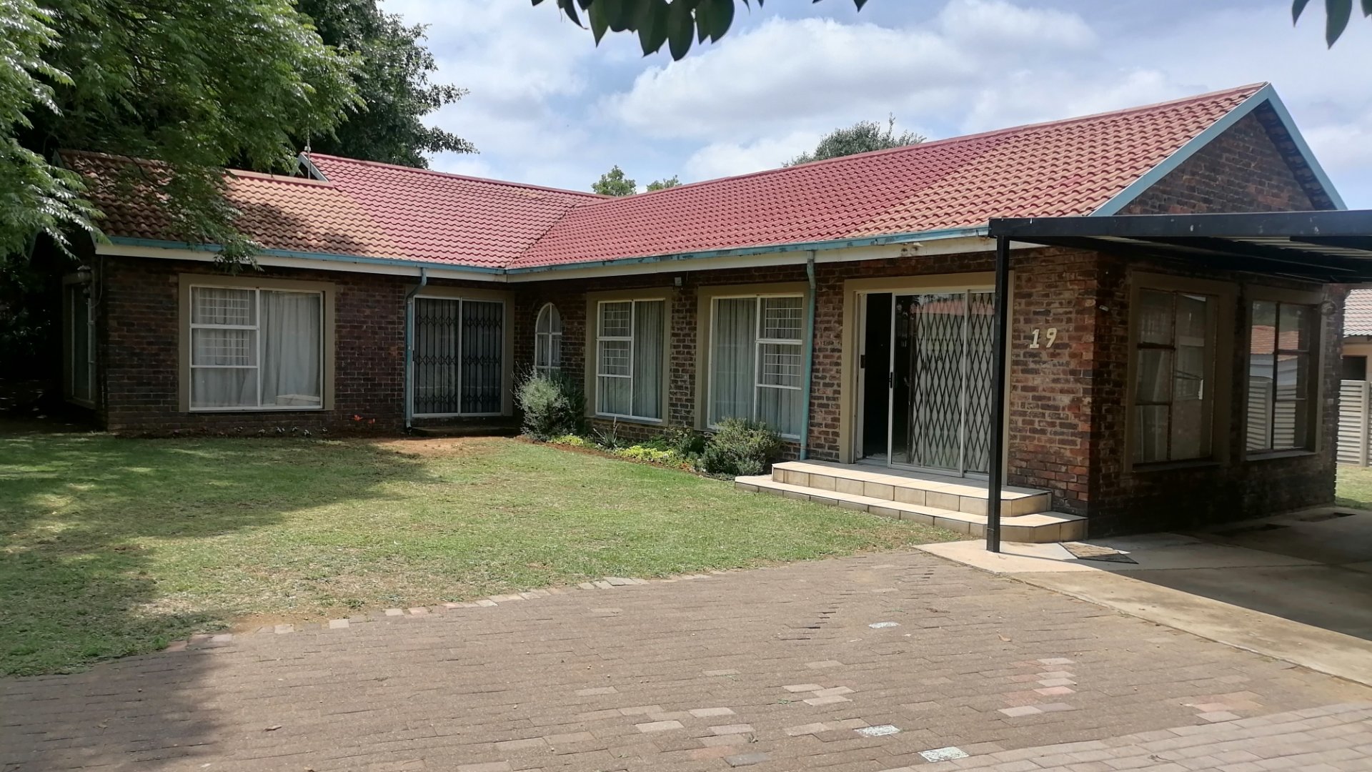 Spacious 4-Bedroom Family Home for Sale – Bergsig
