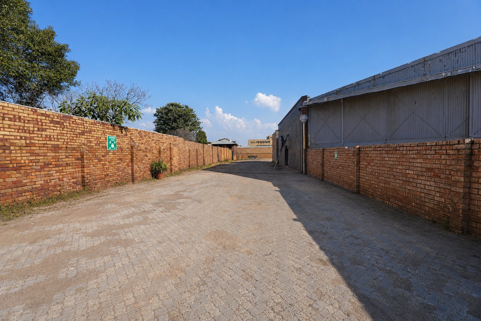 1,036 m² Secure Industrial Warehouse to Let in Selby, Johannesburg photo 15