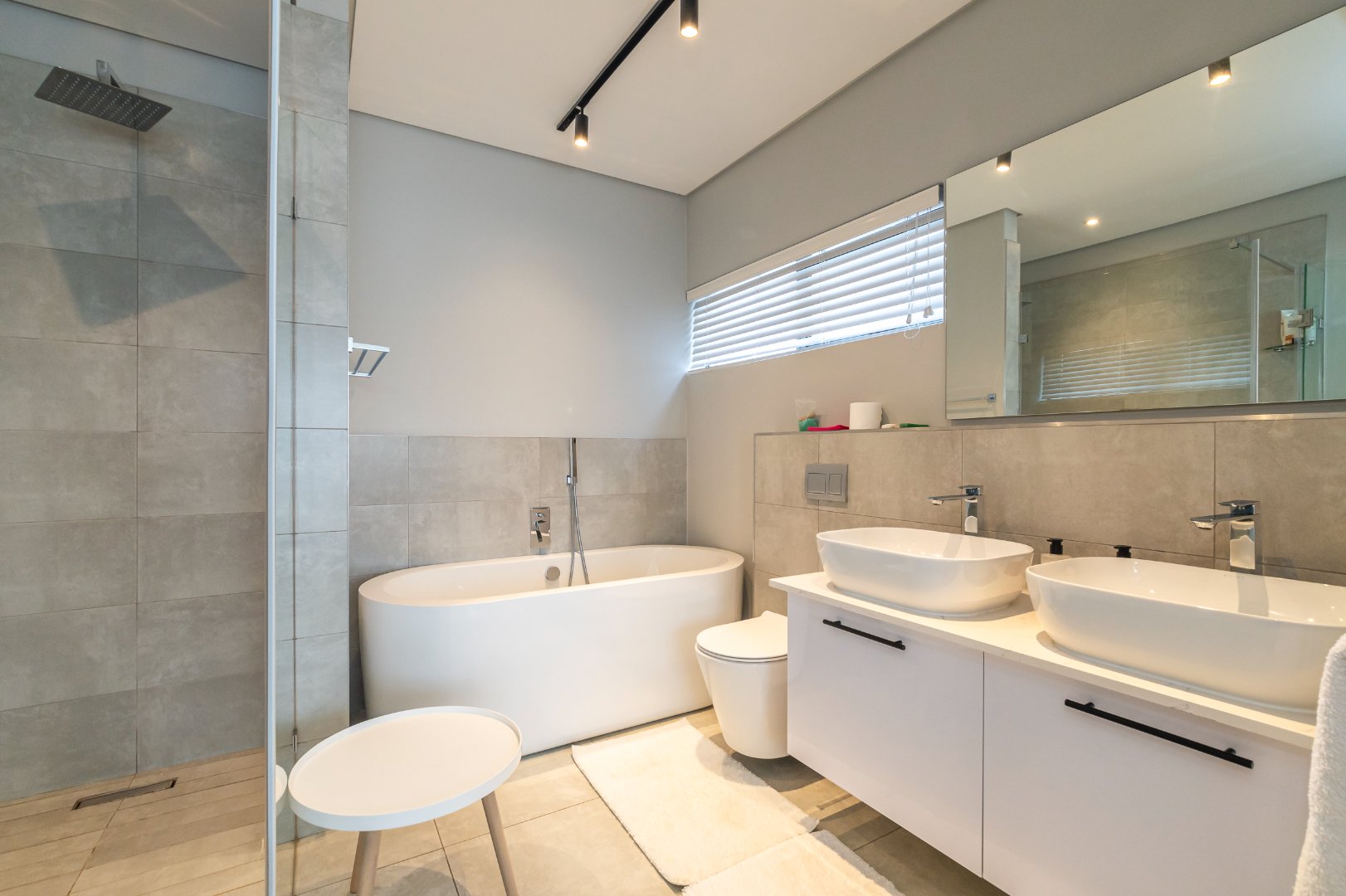 Executive Townhouse with Roof Terrace and Sandton View