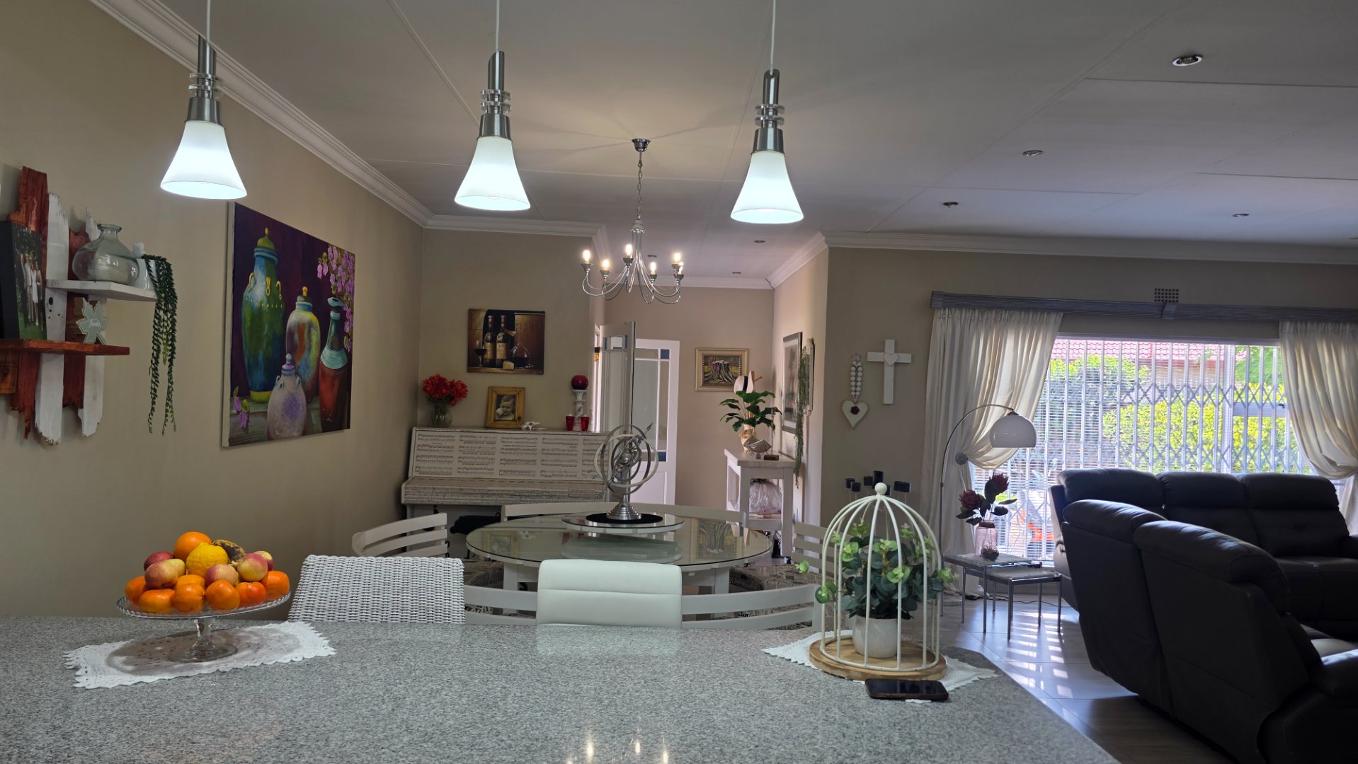 BREAKFAST NOOK TO DINER