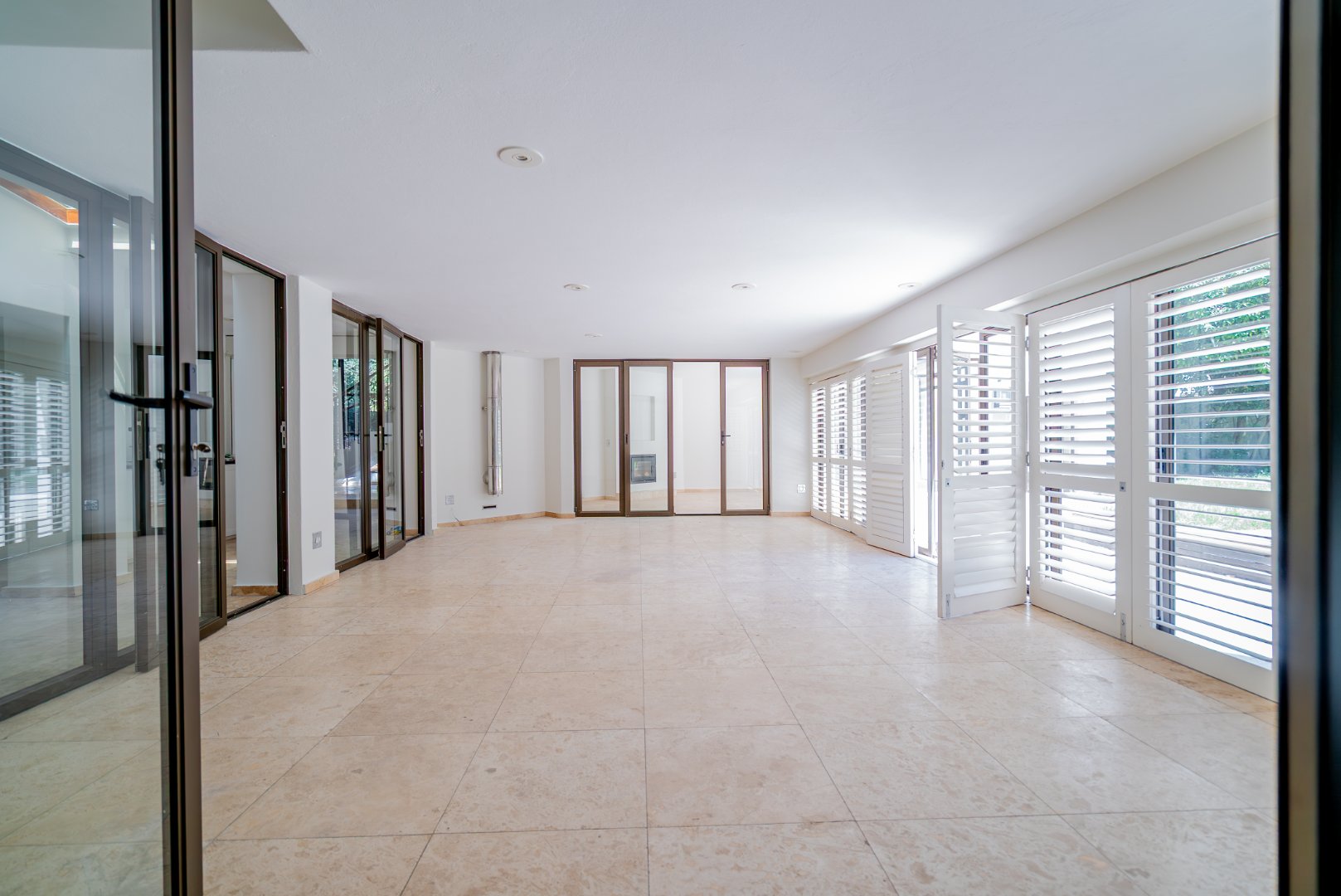 Grand Inanda Residence with Exceptional Bones – 1,003m² Under Roof on 1,859m² Stand