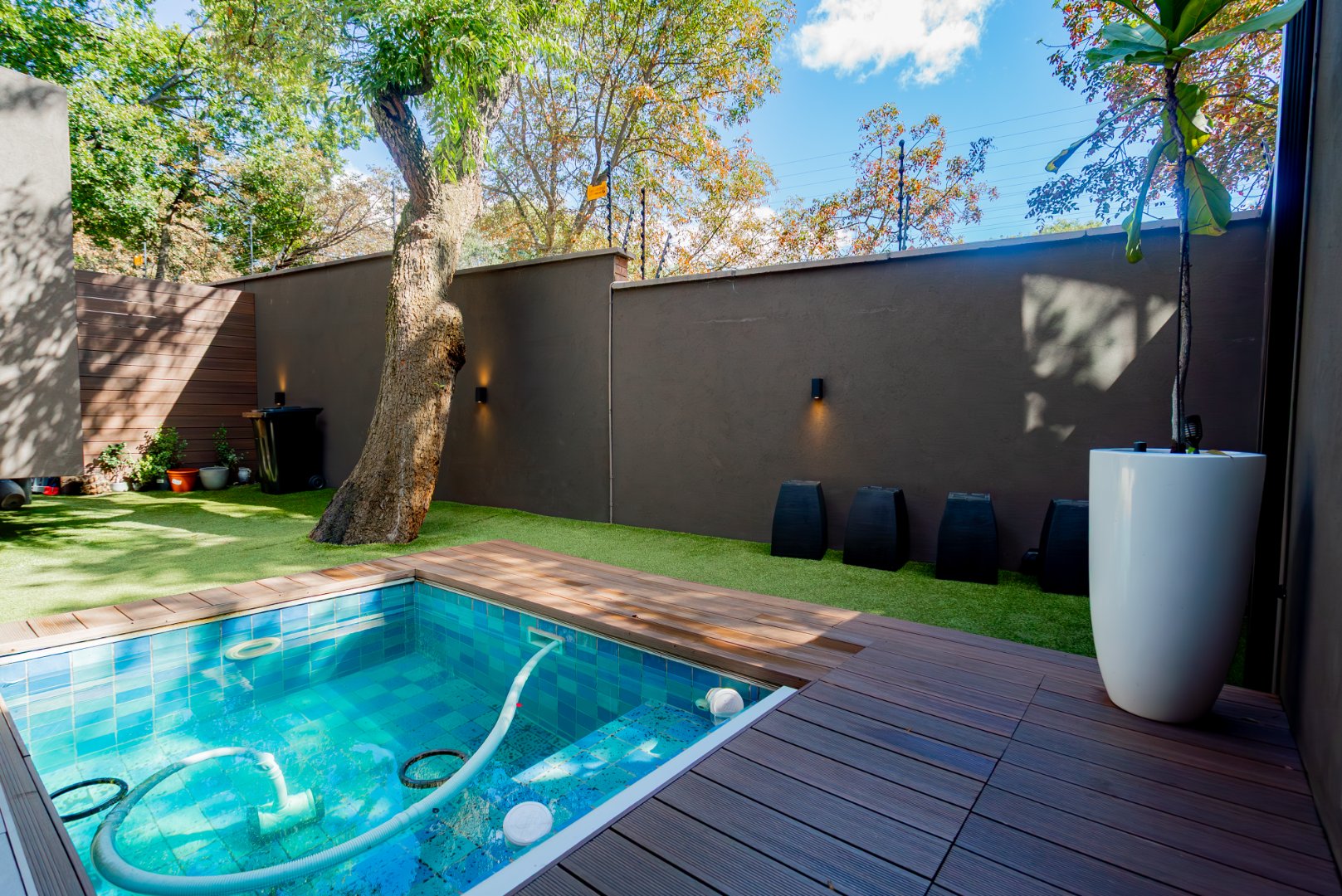 Ultra-Luxury 3 Bed Duplex Villa in Hyde Park | Pool, Staff Suite & Backup Power