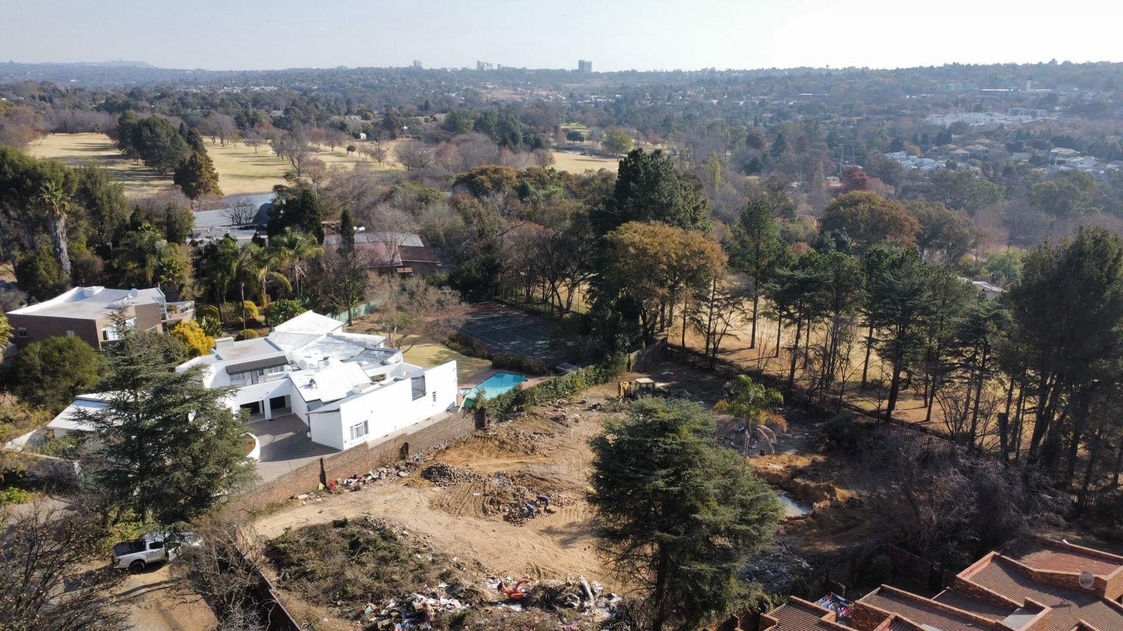 Luxury Cluster on the Fairway in Exclusive Boomed Suburb