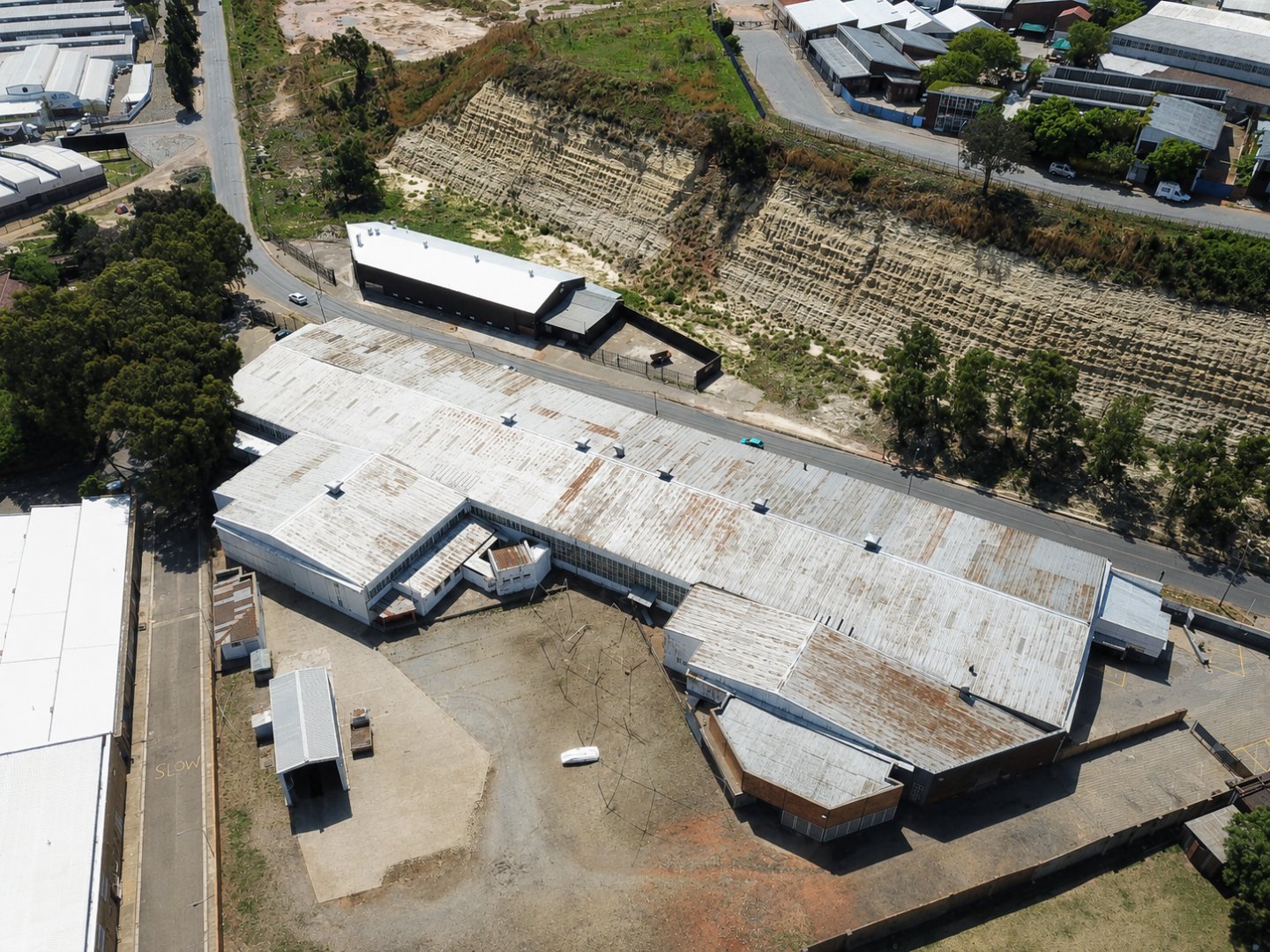 1,036 m² Secure Industrial Warehouse to Let in Selby, Johannesburg photo 3