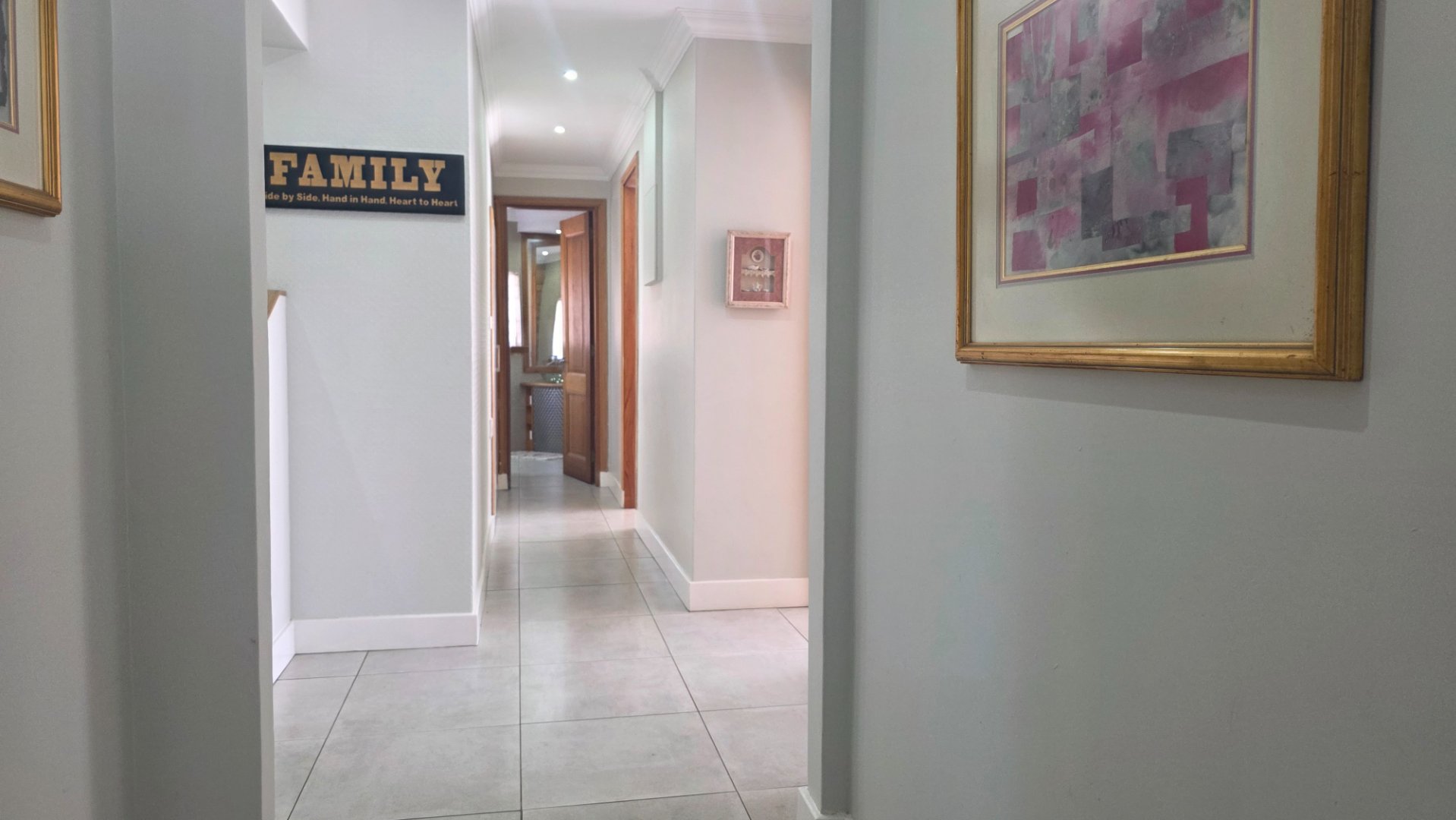 PASSAGE TO BEDROOMS