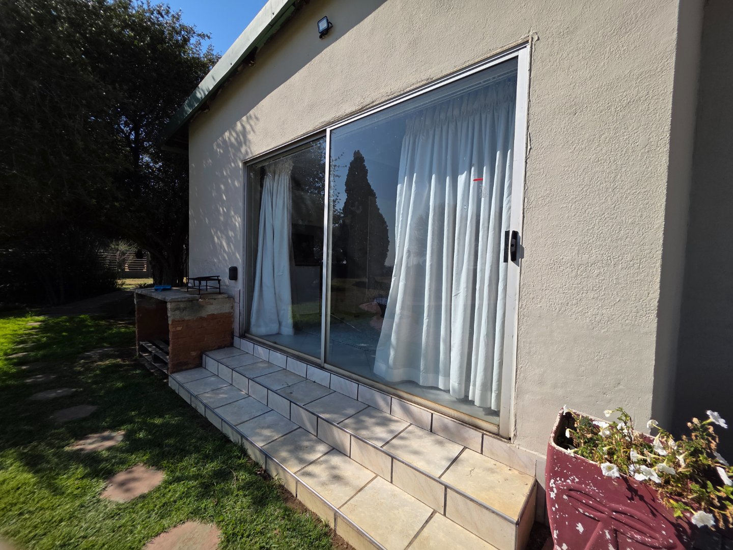 SLIDING DOOR OUT TO POOL