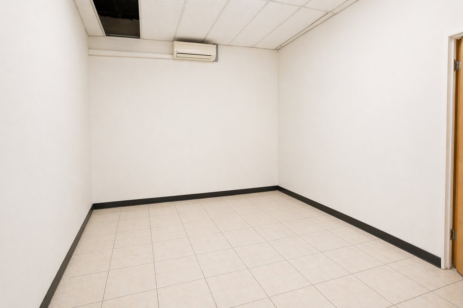 229 m² First Floor Office Suite To Let at Promenade Shopping Centre | Suite 23 | Well-Located Mbombela CBD Workspace photo 6