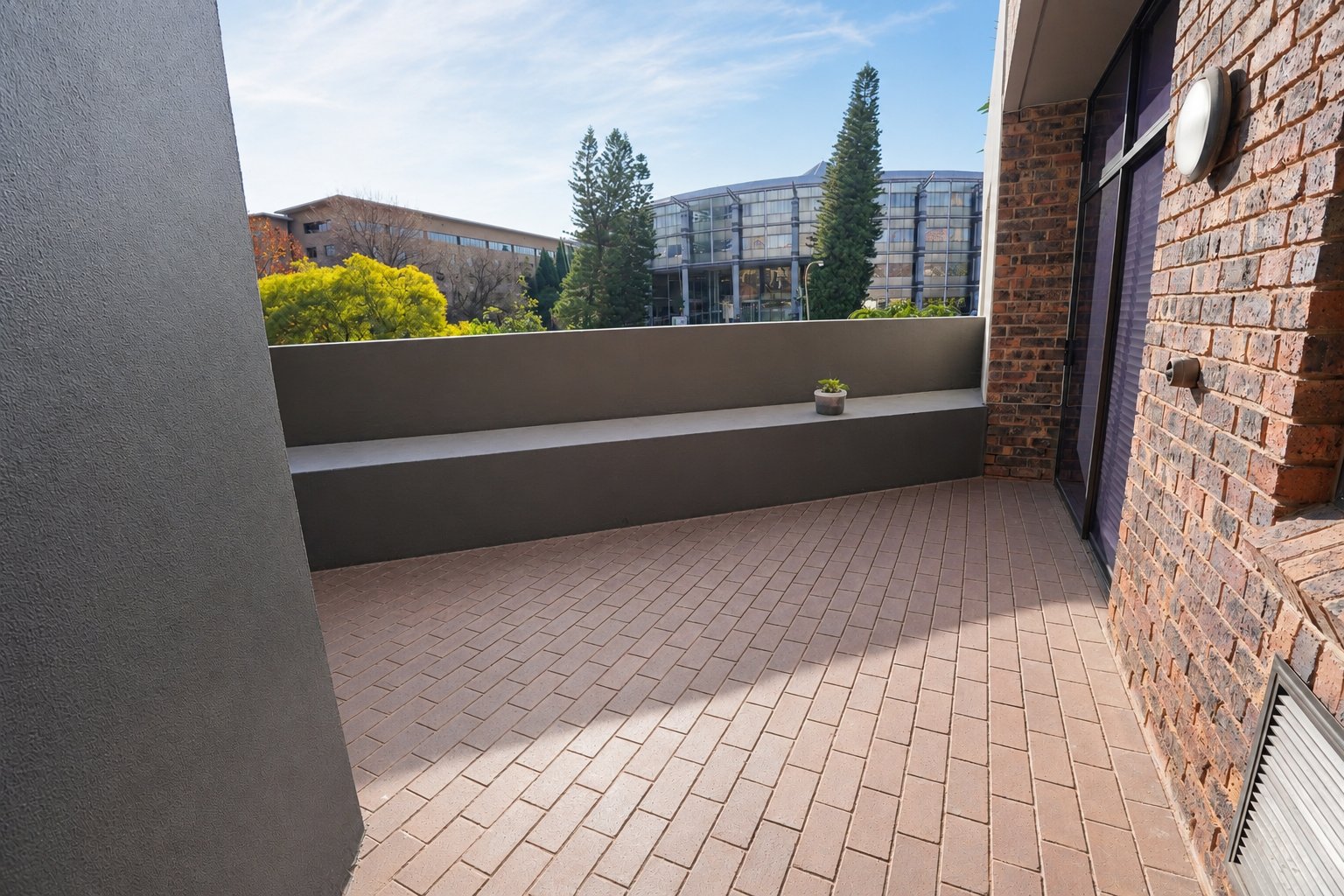 949 m² Second Floor Office To Let at 26 Wellington Road | Parktown | Premium Large-Scale Workspace photo 13