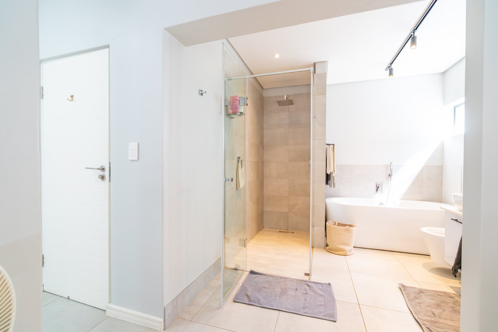 2-Bedroom Duplex with Private Roof Terrace
