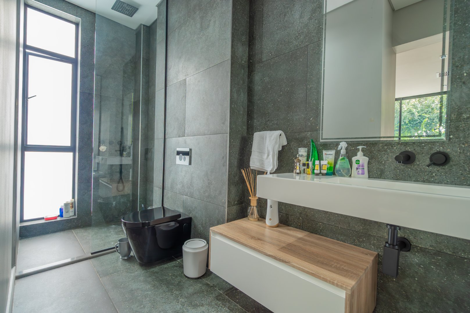 Luxury Cluster Living in an Elite Boomed Enclosure