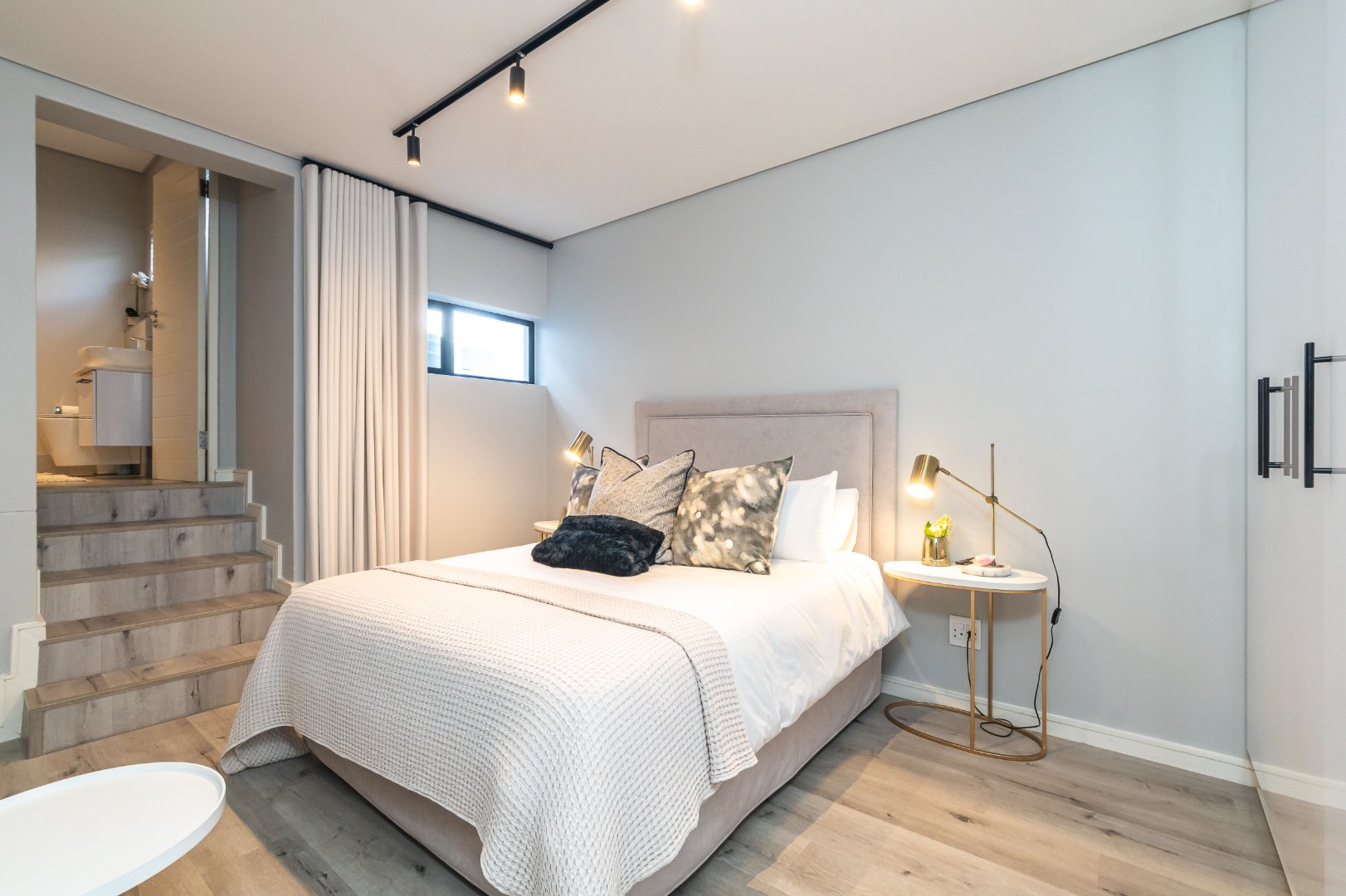Executive Townhouse with Roof Terrace and Sandton View