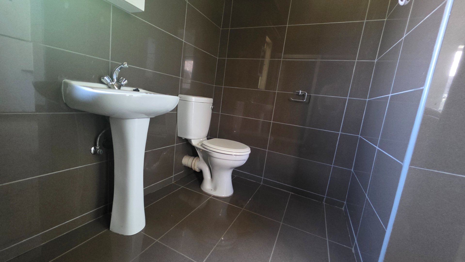 EN SUITE BATHROOM IN BEDROOM 1