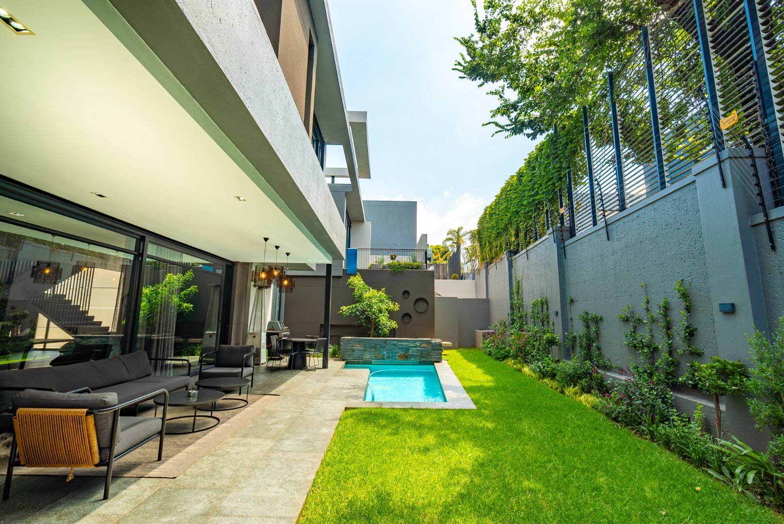 Luxury Cluster Living in an Elite Boomed Enclosure