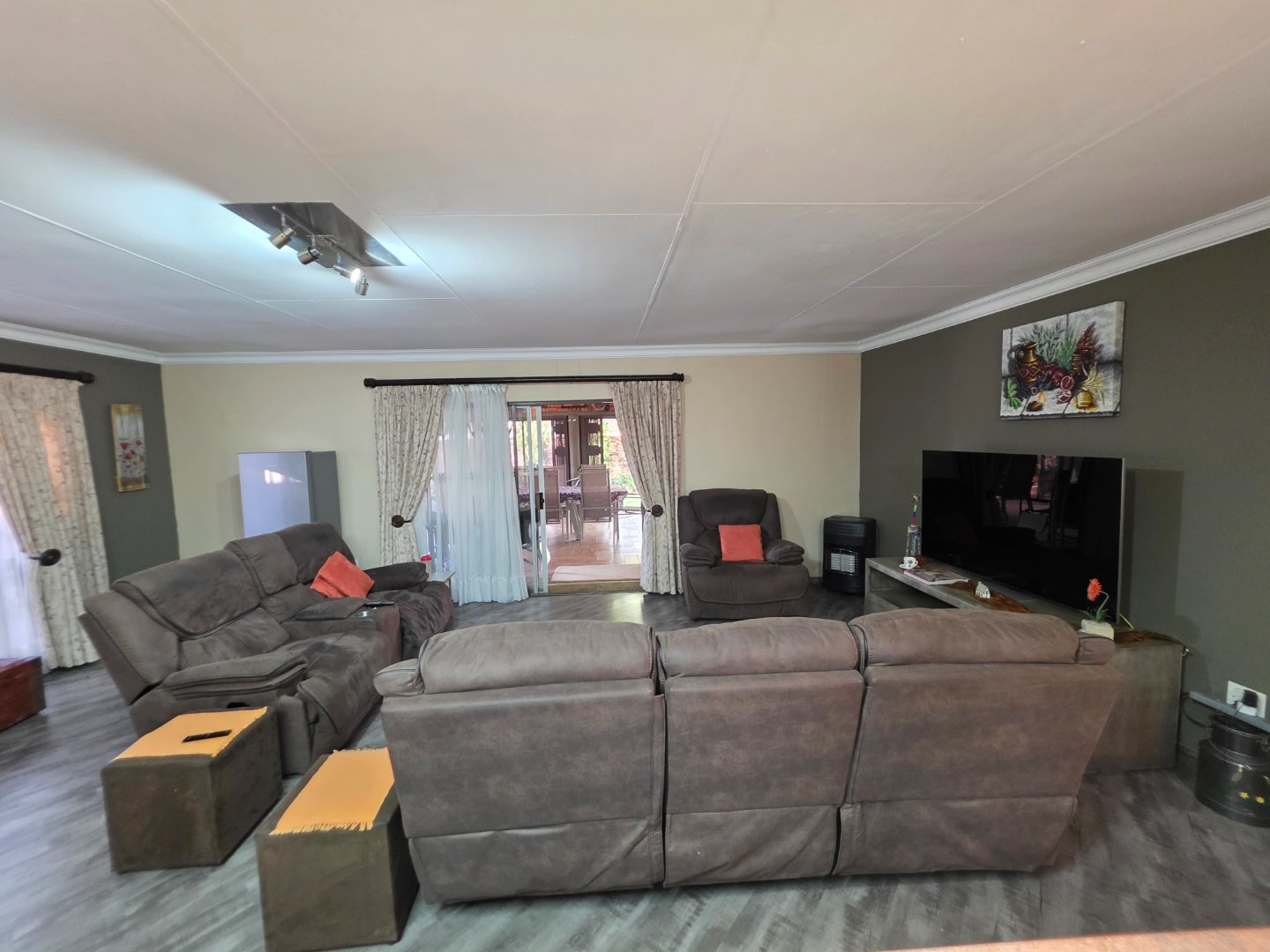 TV ROOM