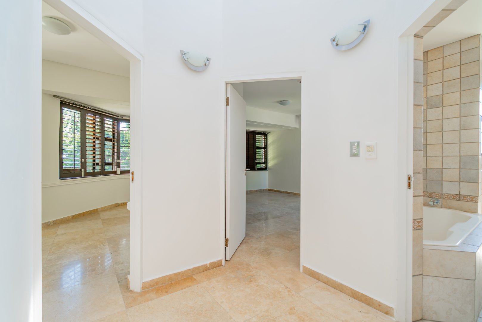 Grand Inanda Residence with Exceptional Bones – 1,003m² Under Roof on 1,859m² Stand