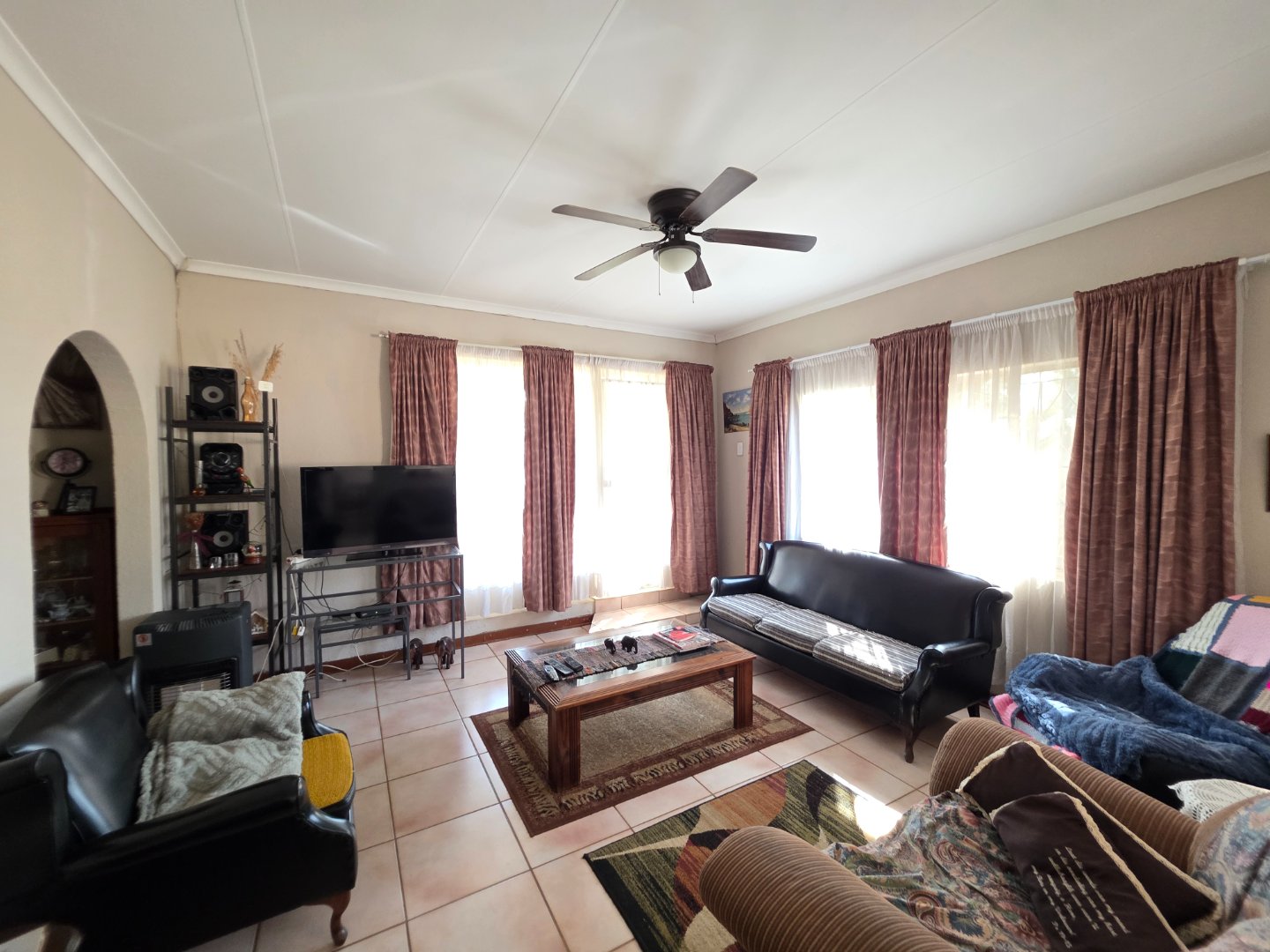 LOUNGE IN SECOND HOUSE