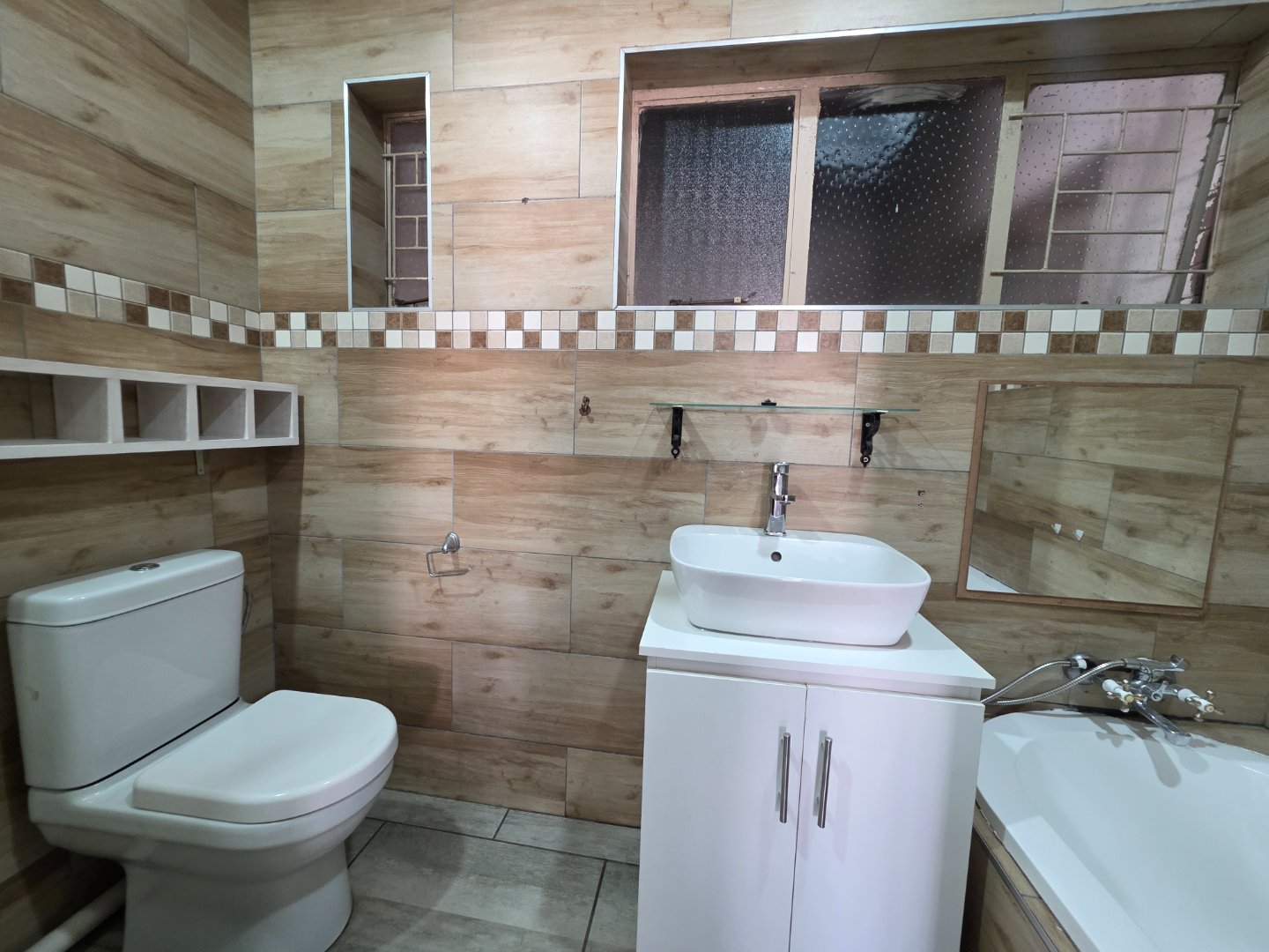BATHROOM IN MAIN HOUSE